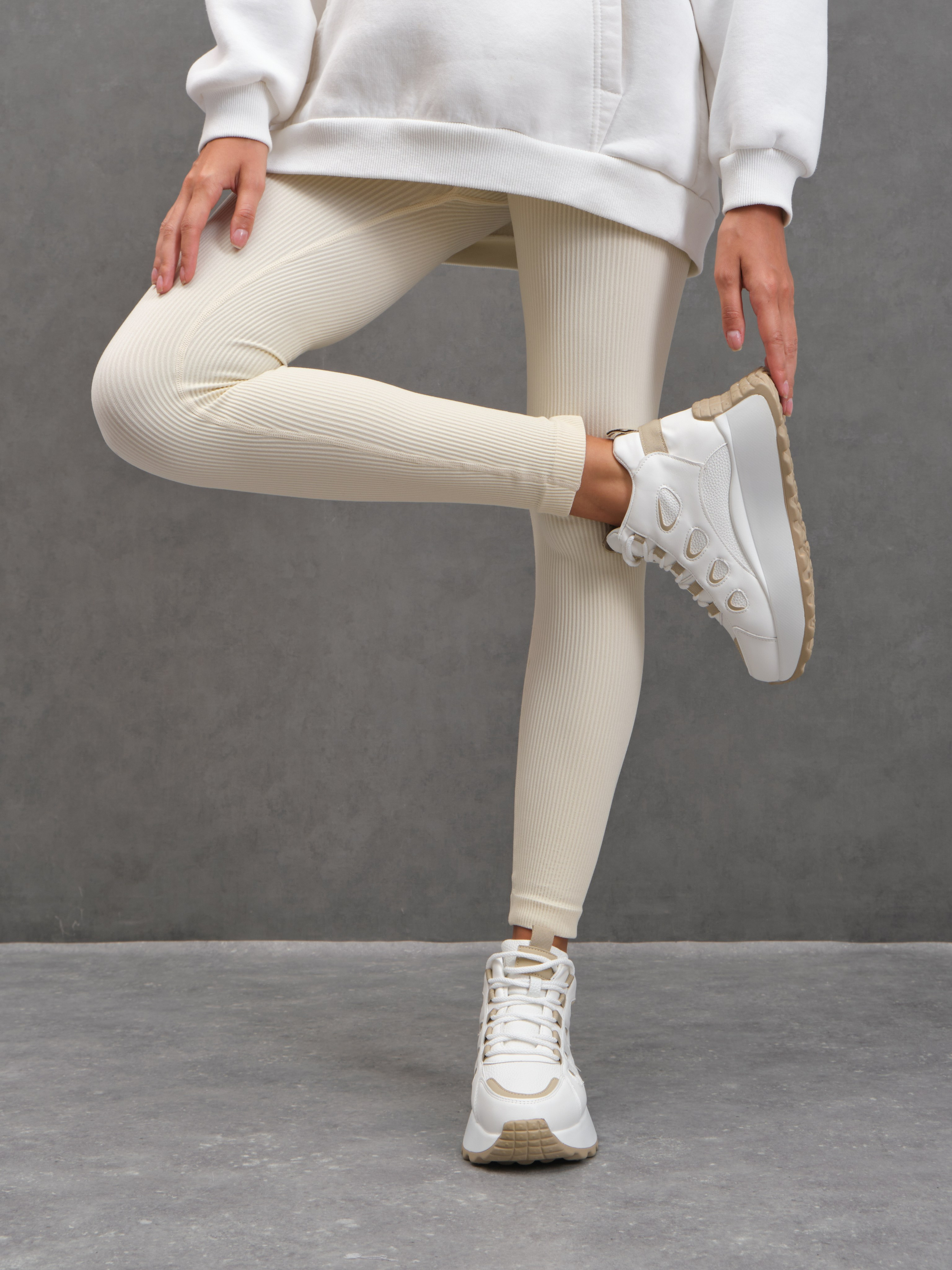 Кроссовки. Фотостудия для Wildberries Ozon