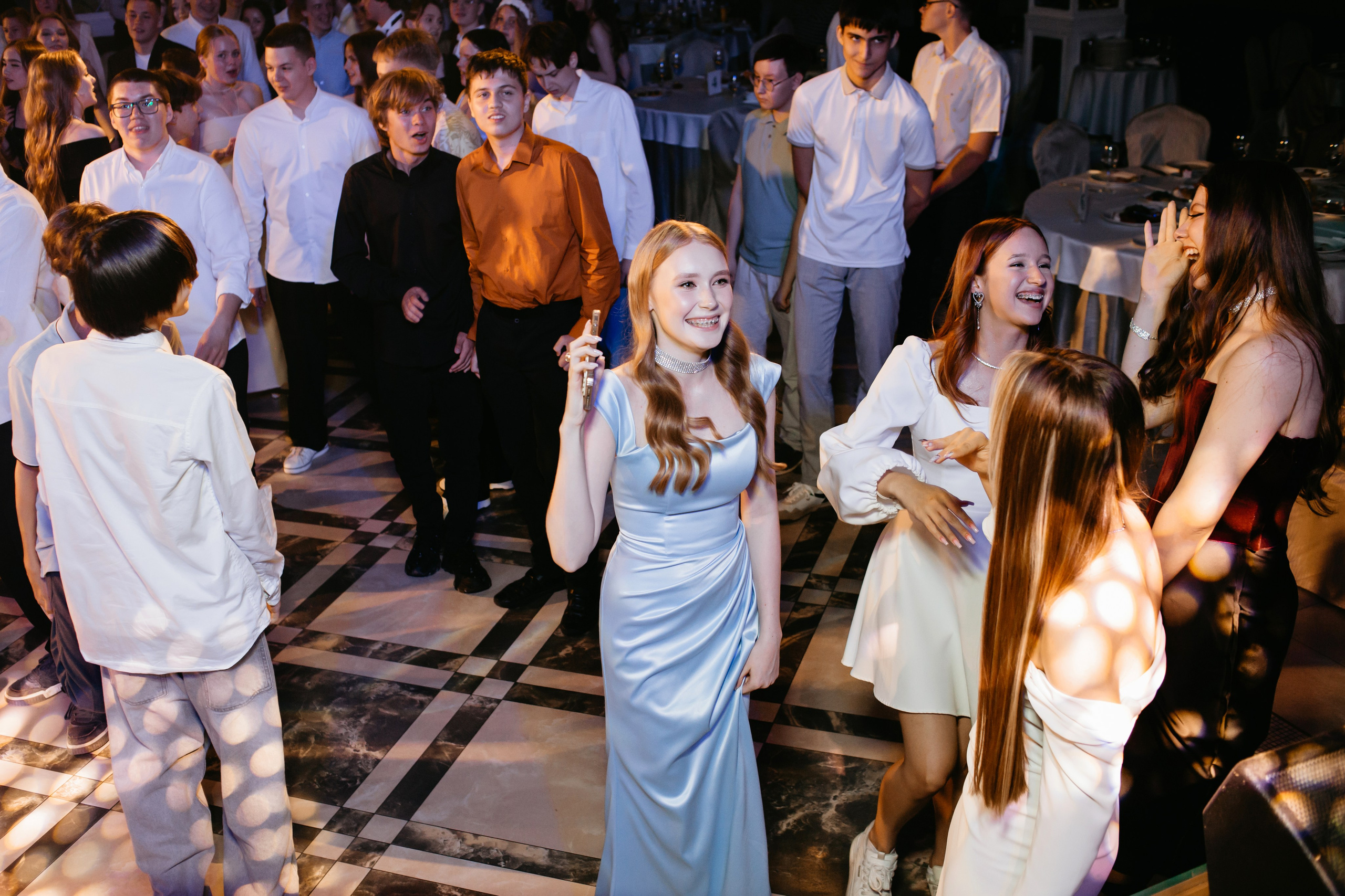 Выпускной 2025 (9класс) 124 школа. Фотограф в Челябинске Ополихина Анна