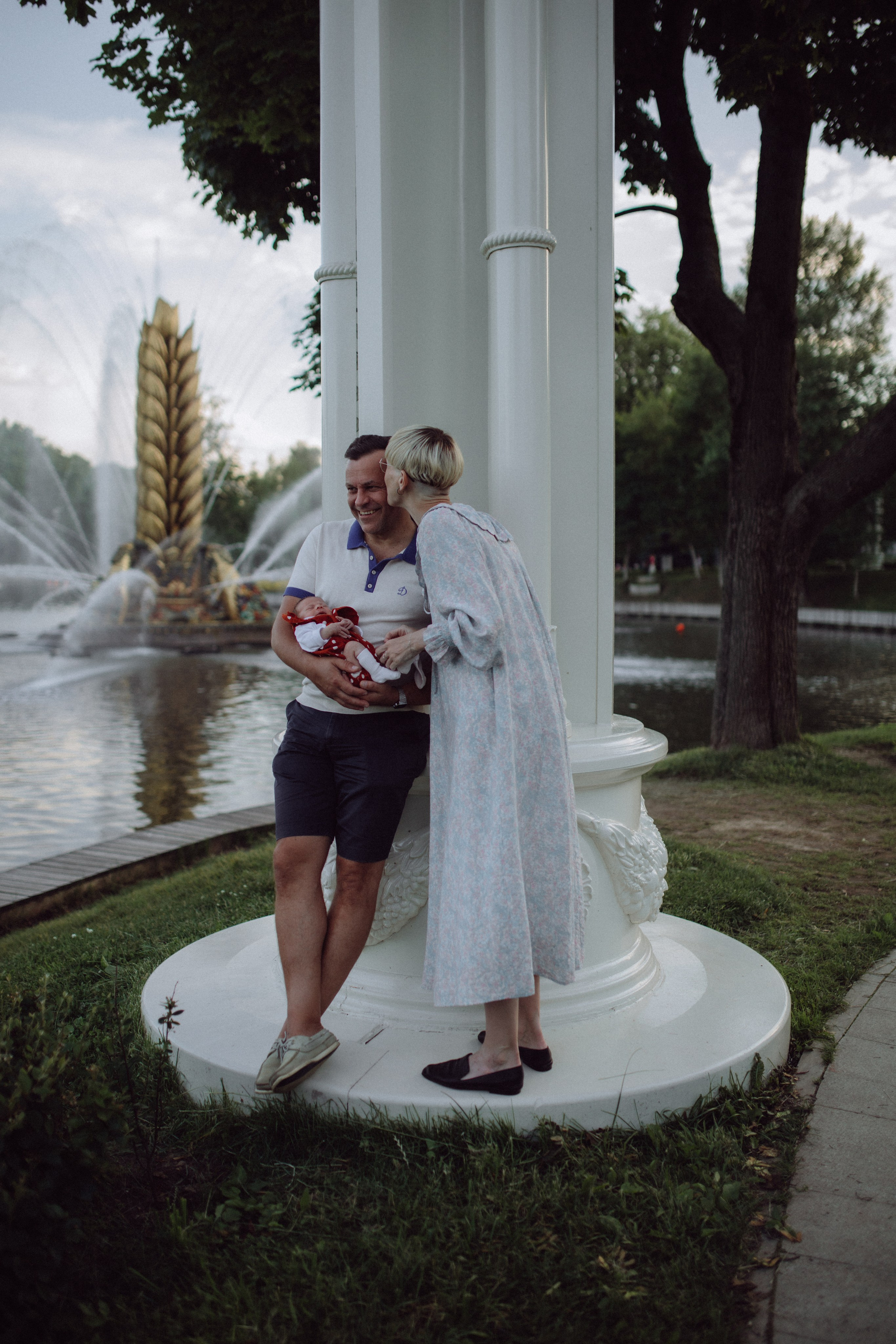 Прогулочная фотосессия новорожденного. Семейный фотограф в Москве и Люберцах Юлия Гуськова