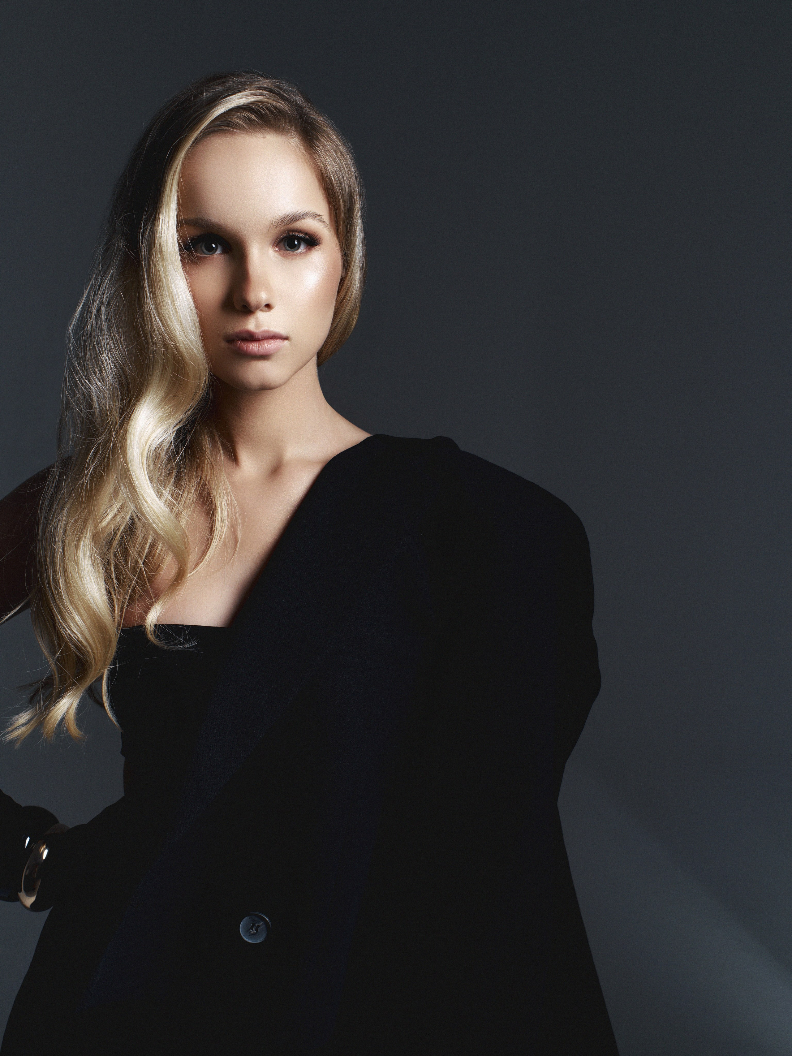 ELIZ. NOIZOMAX Художественный фотограф в Дубай