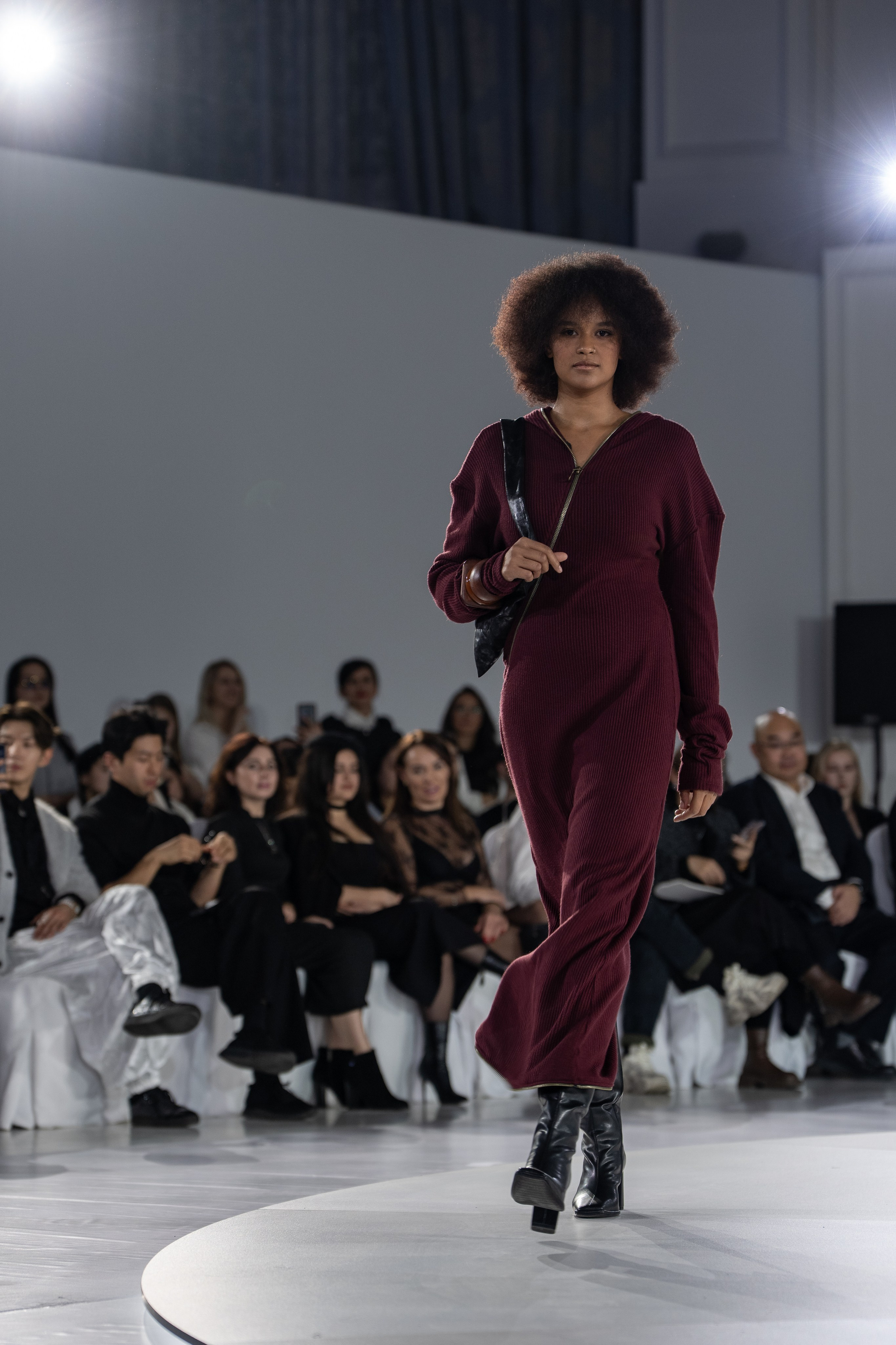 Design August. Сайт Алматинского НЮ АРТ, будуар и фэшн фотографа Дениса Карпенко