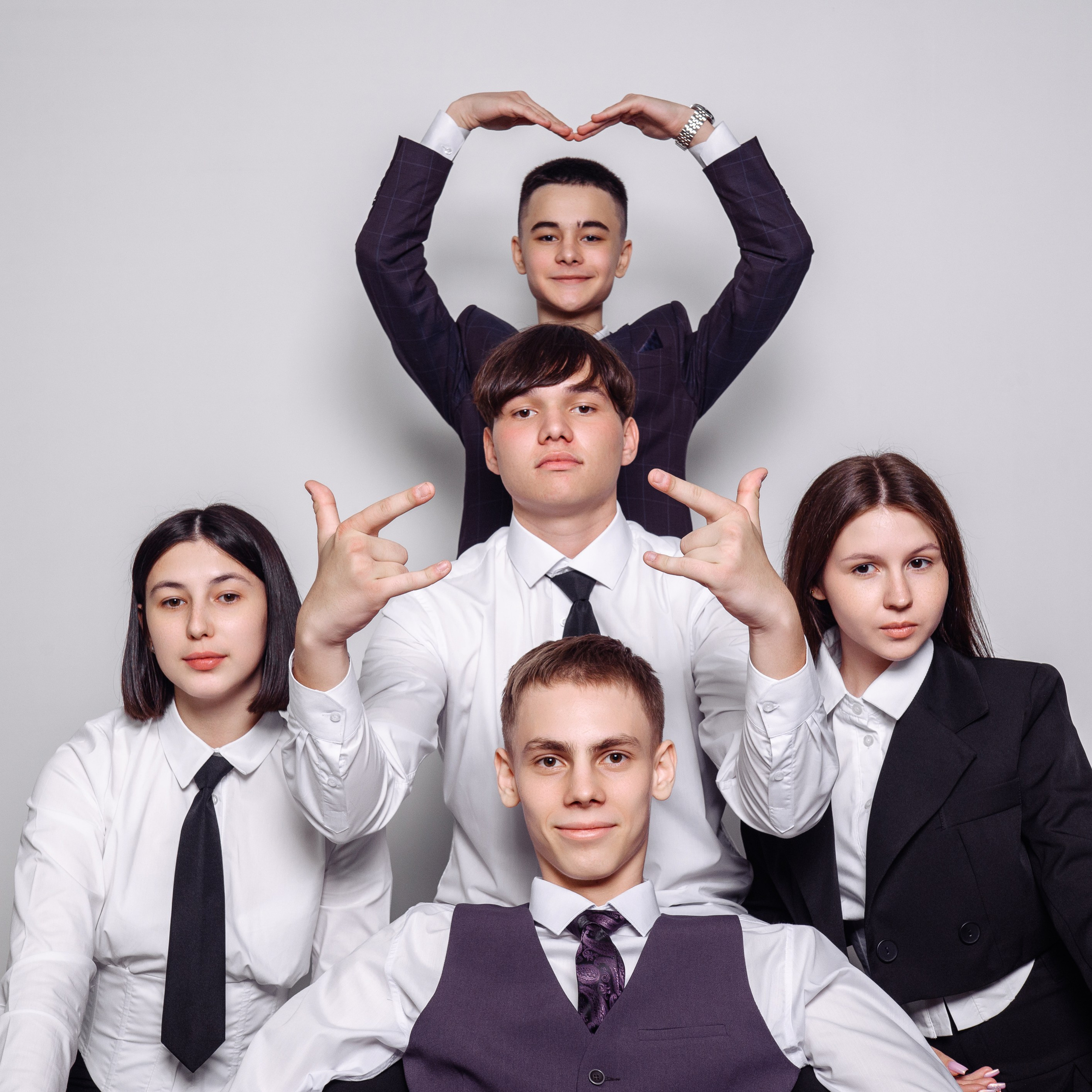 Альбомы в ФотоСтудии SelfieBox. НеФотоАльбом — выпускные альбомы Абакан Минусинск Черногорск Хакасия