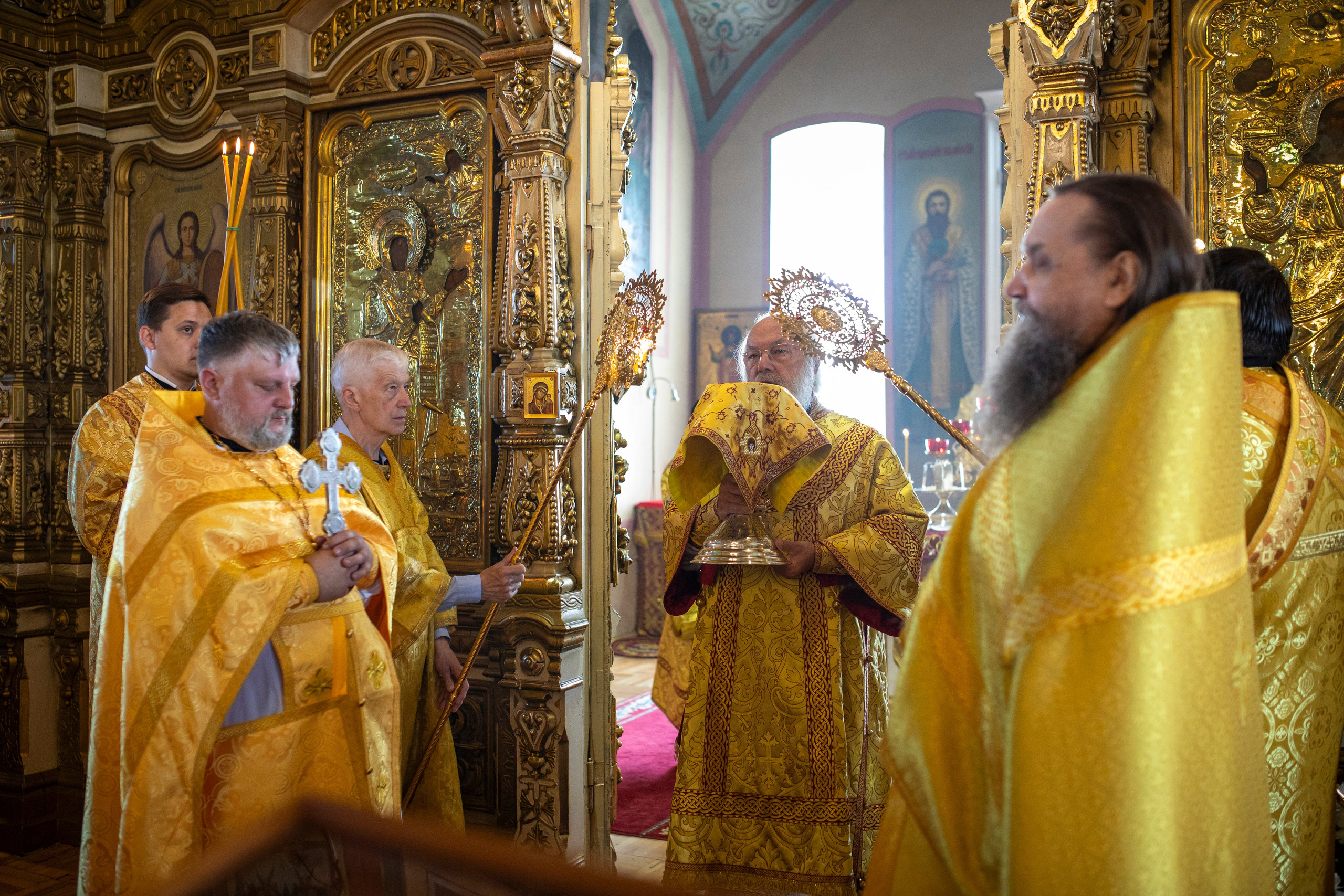 Служба епископа Александровского и Юрьев-Польского Иннокентия. Арт- фотограф Москва
