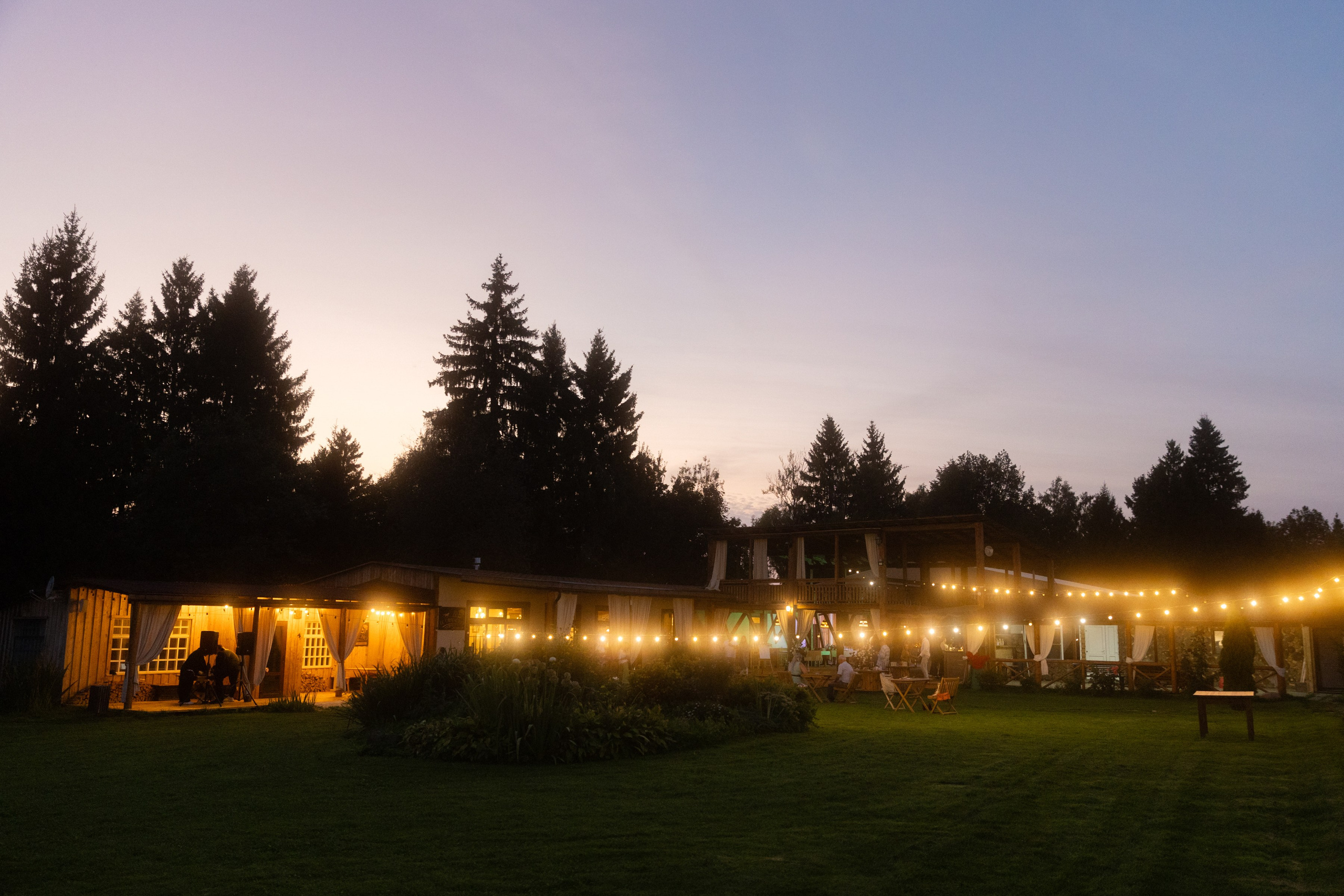 Алиса и Слава, роспись в Москве и вечеринка на природе, подальше от города. Фотограф в Москве Екатерина Черненко