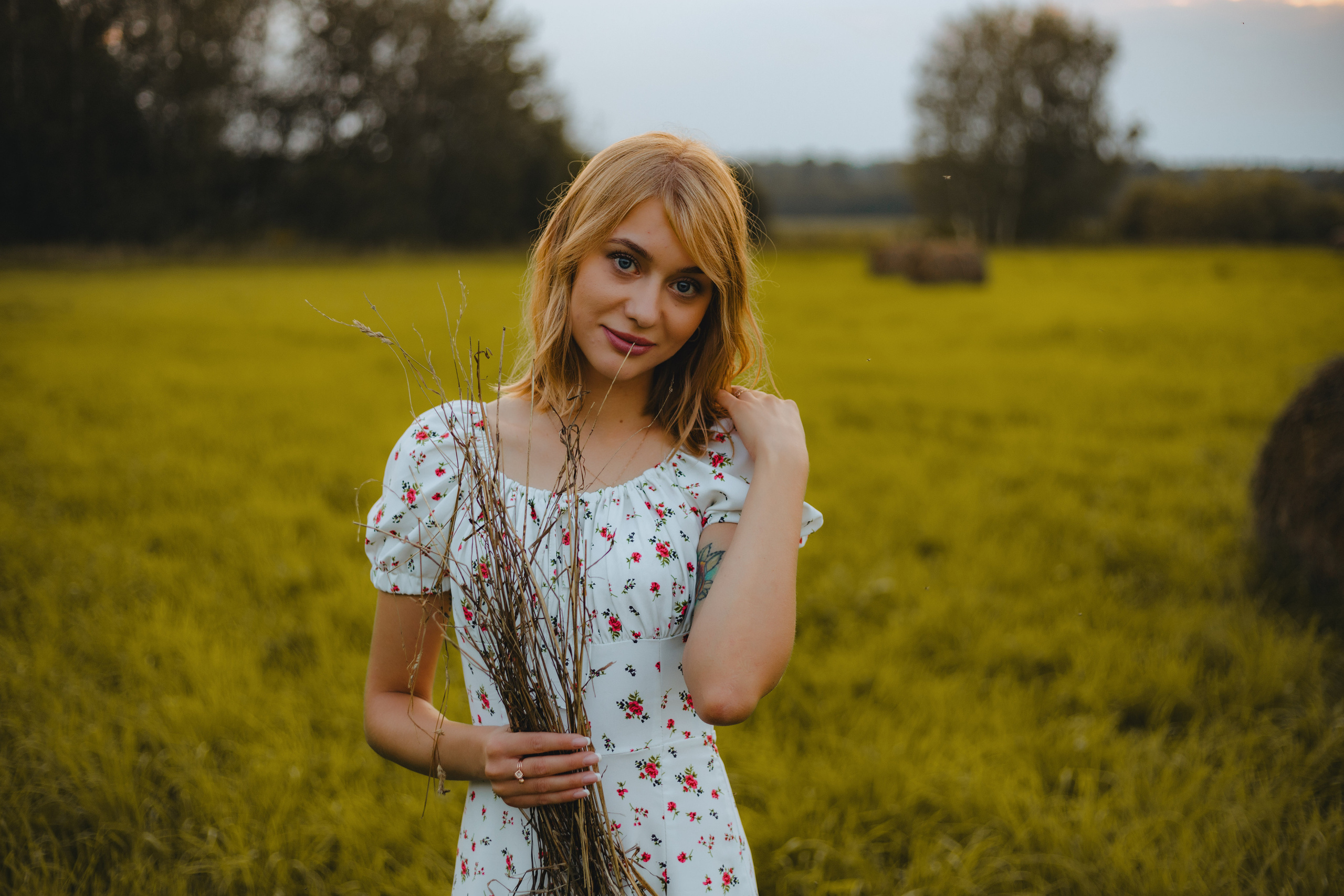 В сене. Фотограф на праздник в Москве