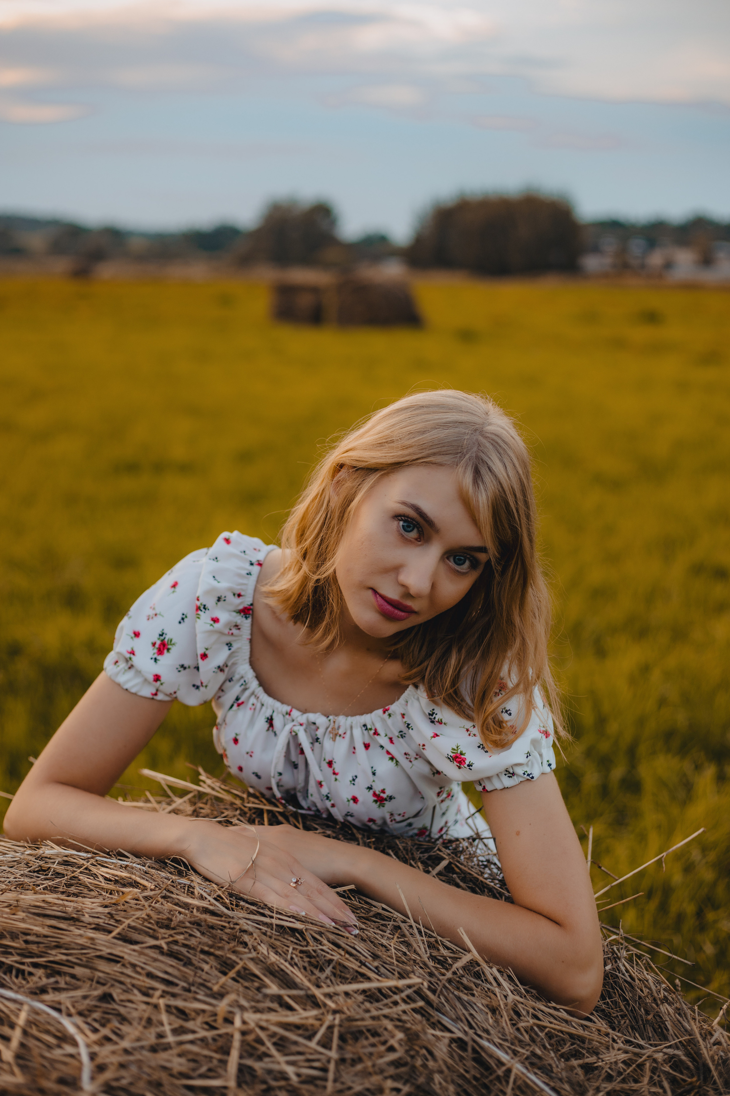 В сене. Фотограф на праздник в Москве