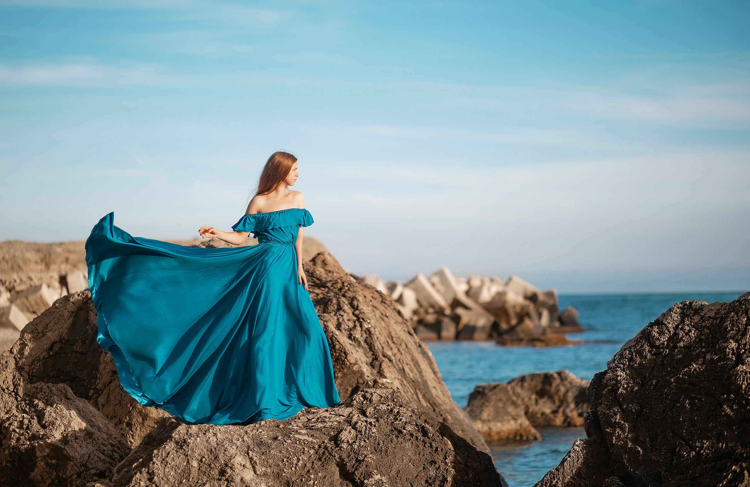 Синее платье (размер до 50). Фотосессия с лошадьми в Нижнем Новгороде