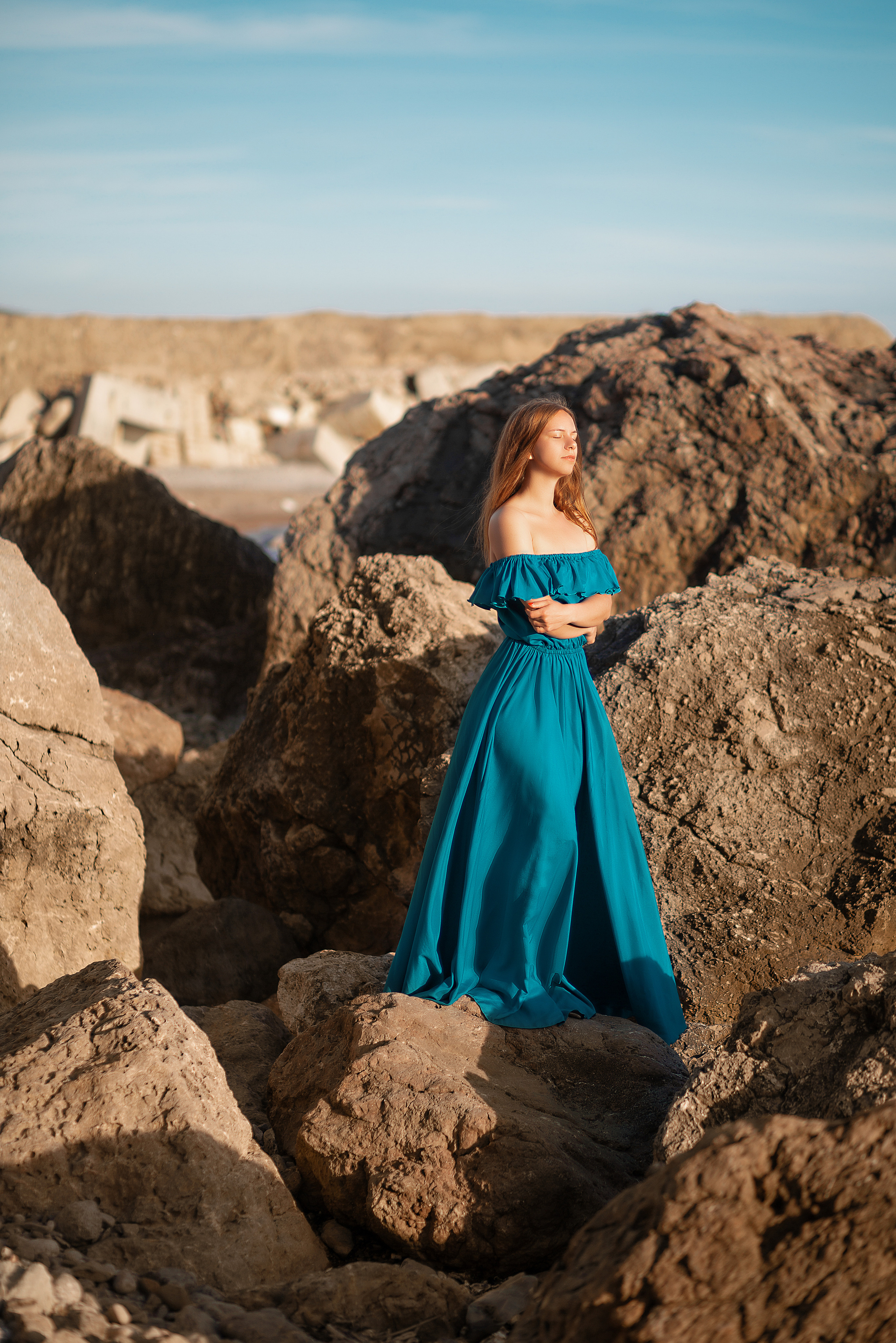 Синее платье (размер до 50). Фотосессия с лошадьми в Нижнем Новгороде