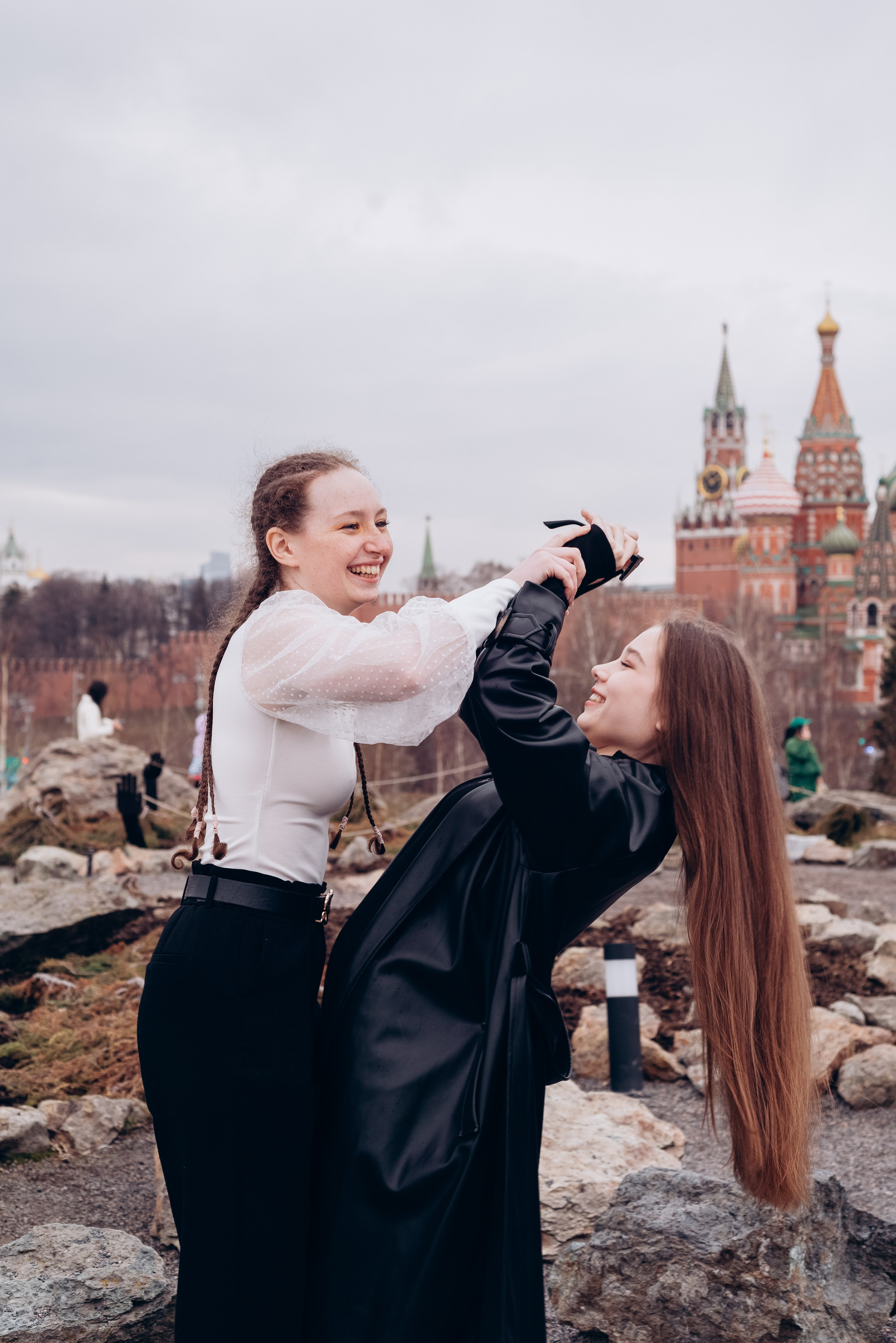 Выпускной альбом для школьного класса — фотосъёмка, дизайн и печать в Москве. MILATE — выпускные альбомы, фотосессии и видео в Москве