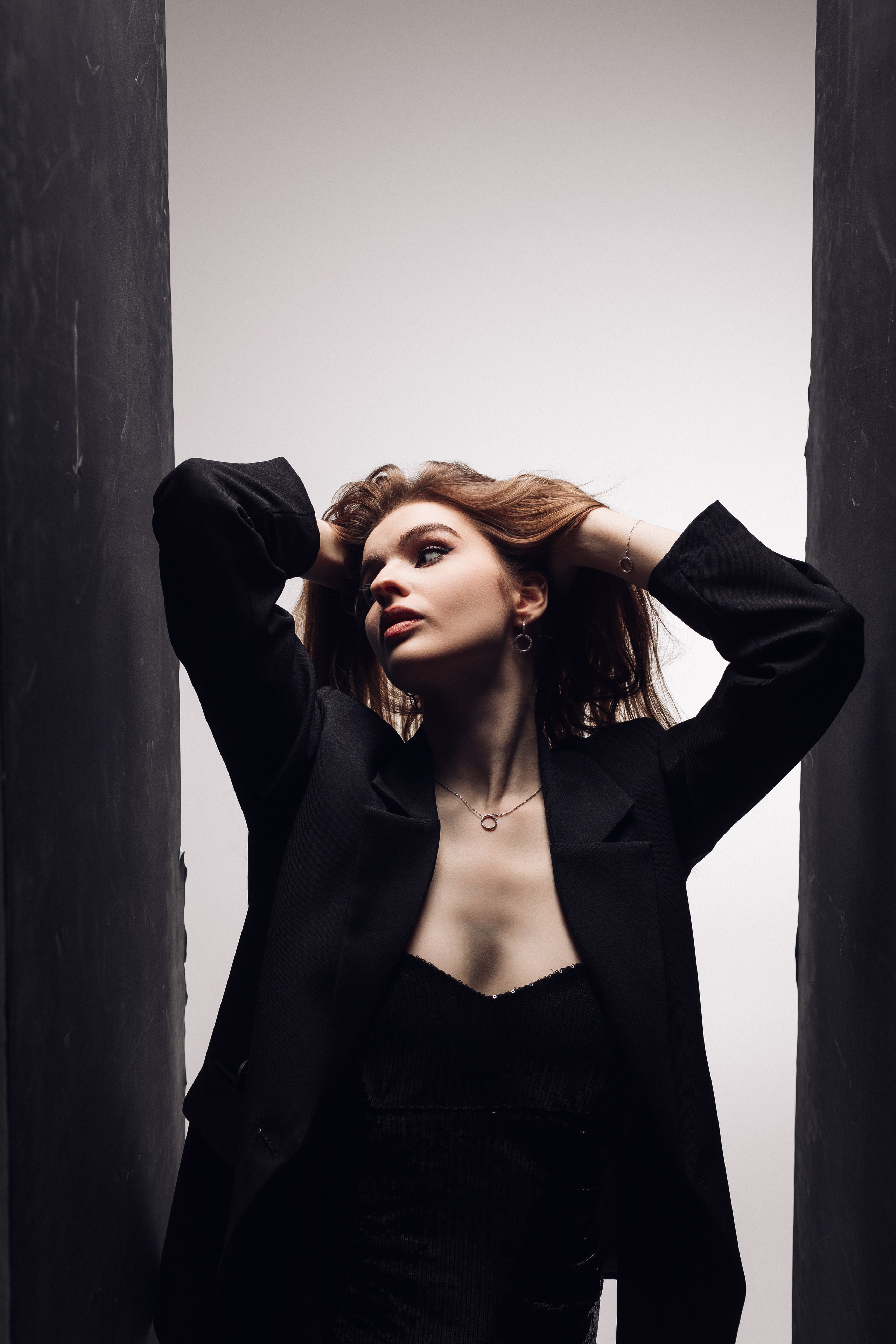 фэшн циклорама черный флаг