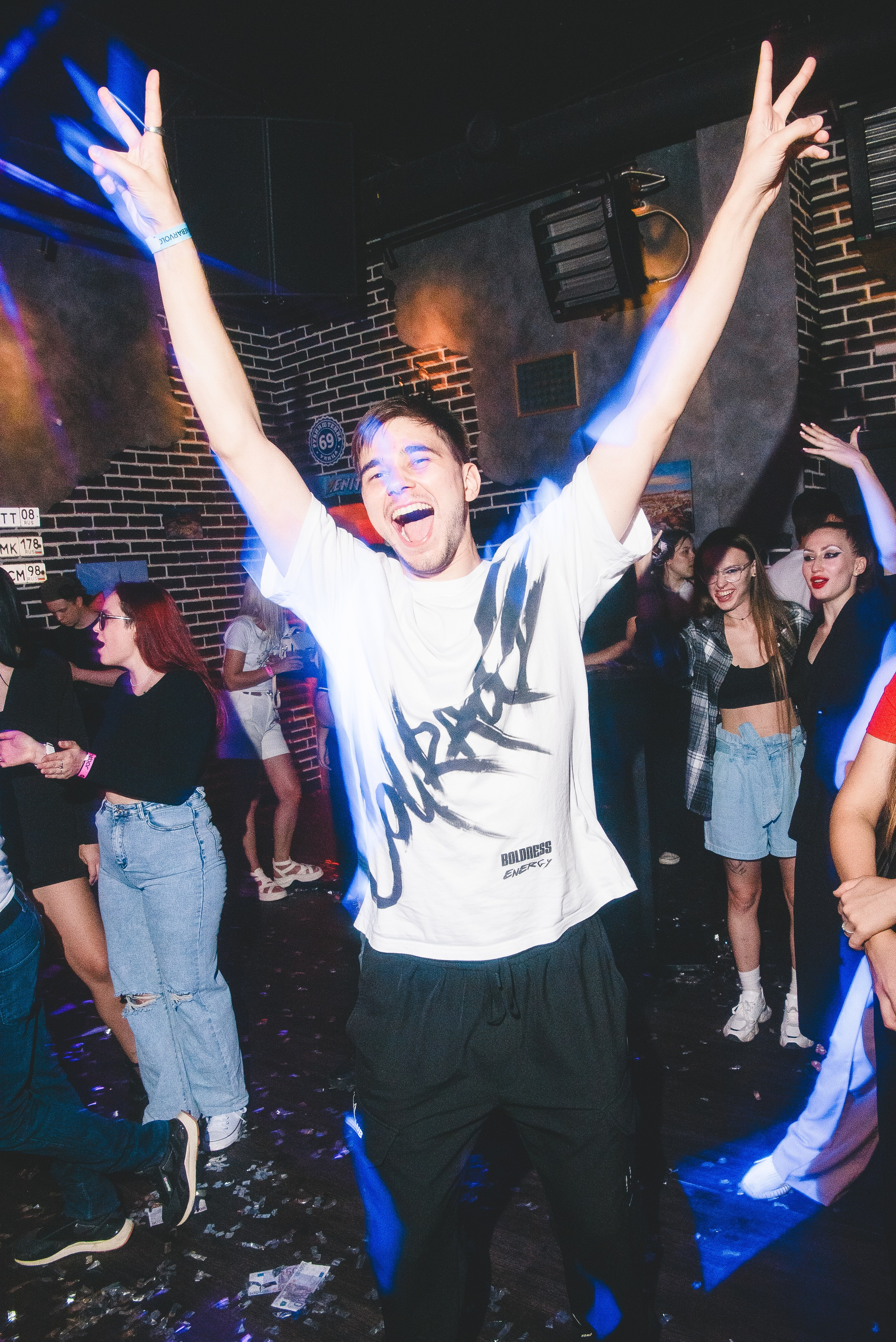 Фотоотчёты о вечеринках для НеБар Волгоград. Или стиль «пьяный фотограф». Фотограф в Волгограде и Волжском Александр Горбань