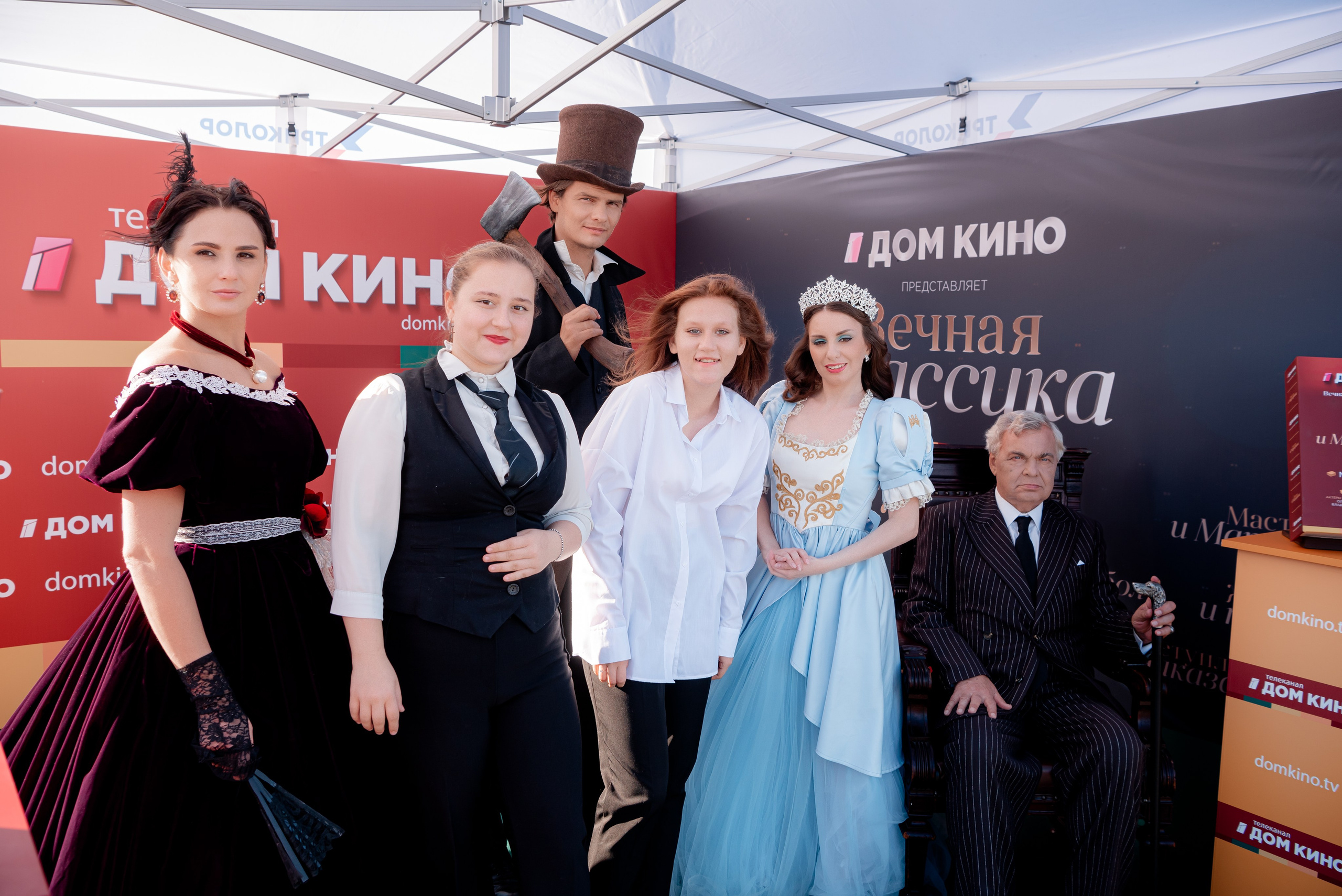 Портретные фото с артистами в палатке Триколор Дом Кинов на день города Волгоград. Фотограф в Волгограде и Волжском Александр Горбань