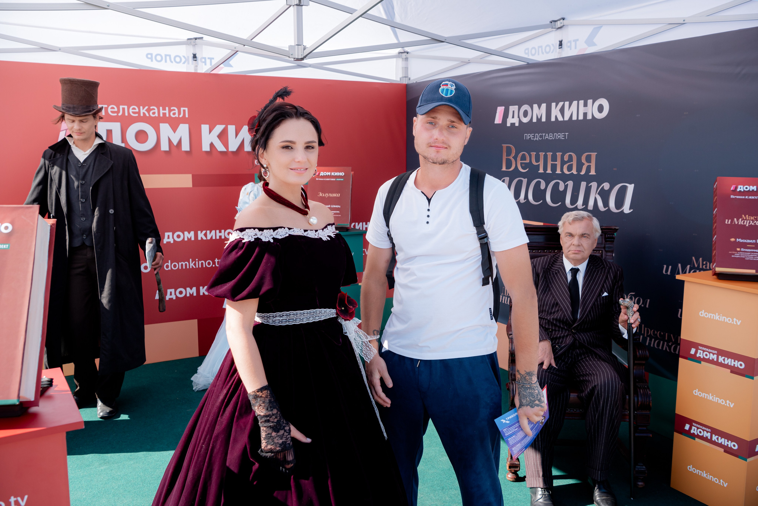 Портретные фото с артистами в палатке Триколор Дом Кинов на день города Волгоград. Фотограф в Волгограде и Волжском Александр Горбань