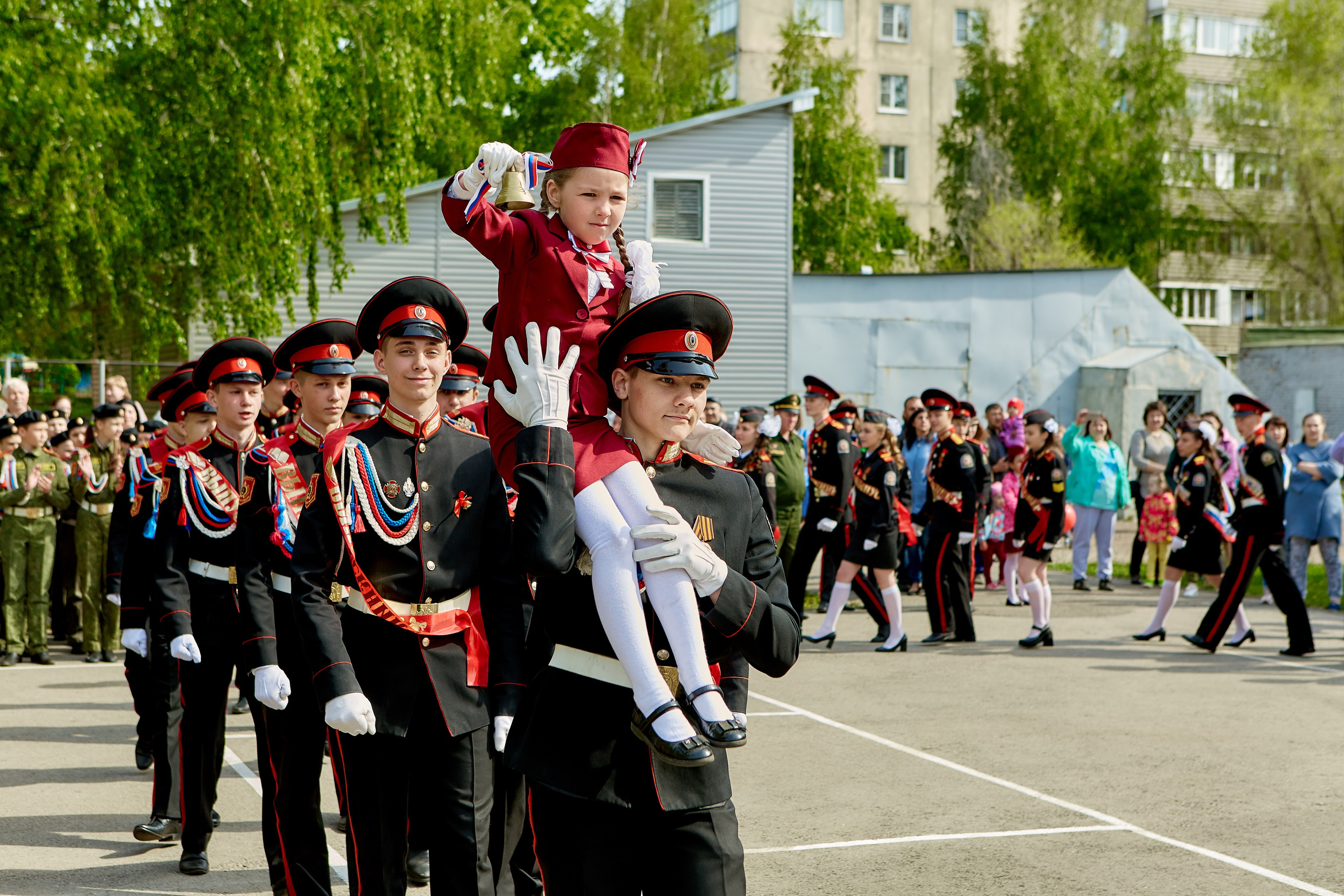 Кадеты последний звонок. Фотограф Вячеслав Фарунин