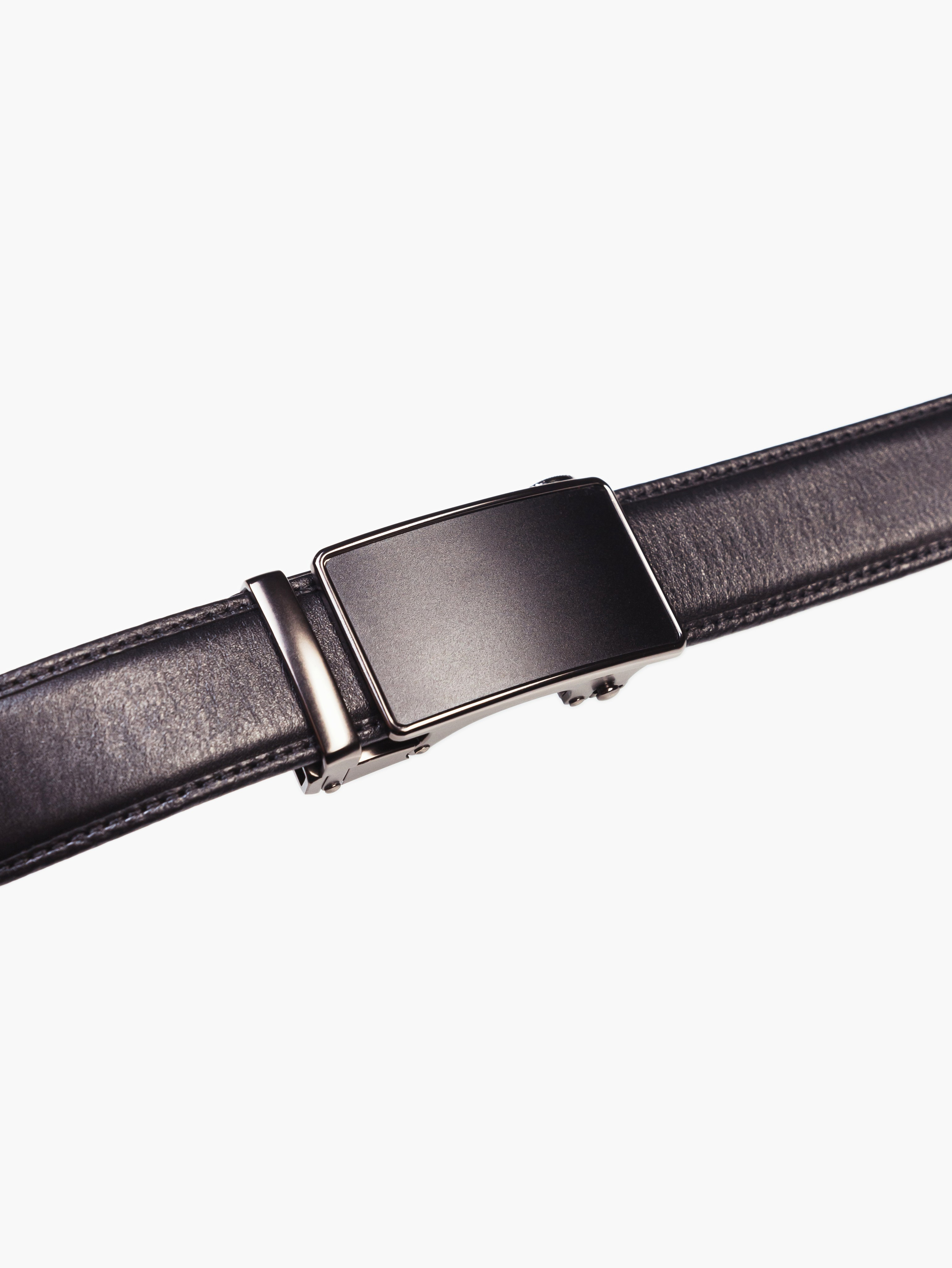 Предметная фотосъёмка — Ремни и пряжки