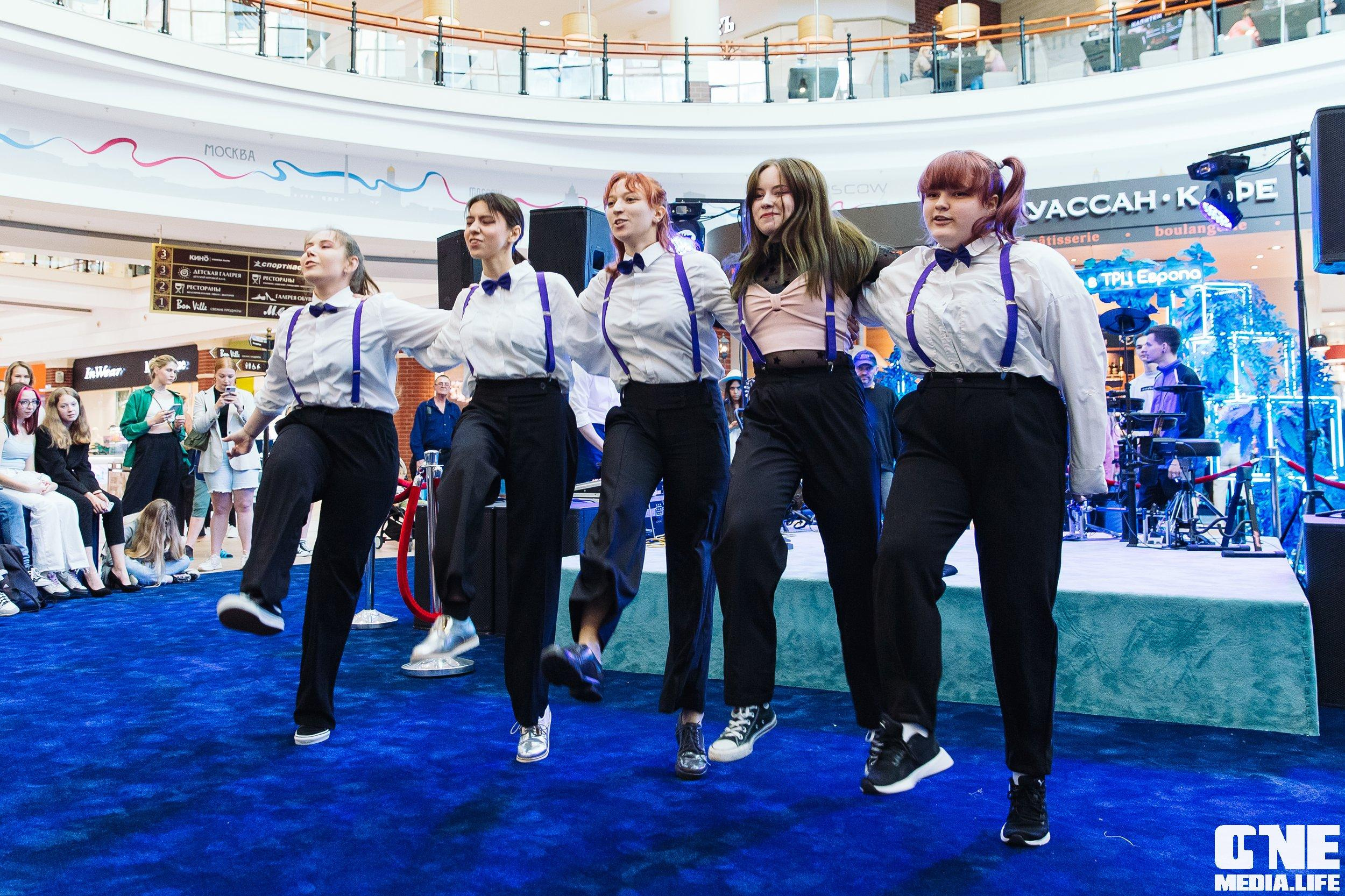 Фотоотчет с «Твой настоящий выпускной» в ТРЦ Европа. One Media Life: фоторепортажи, фотоотчеты с мероприятий и заведений