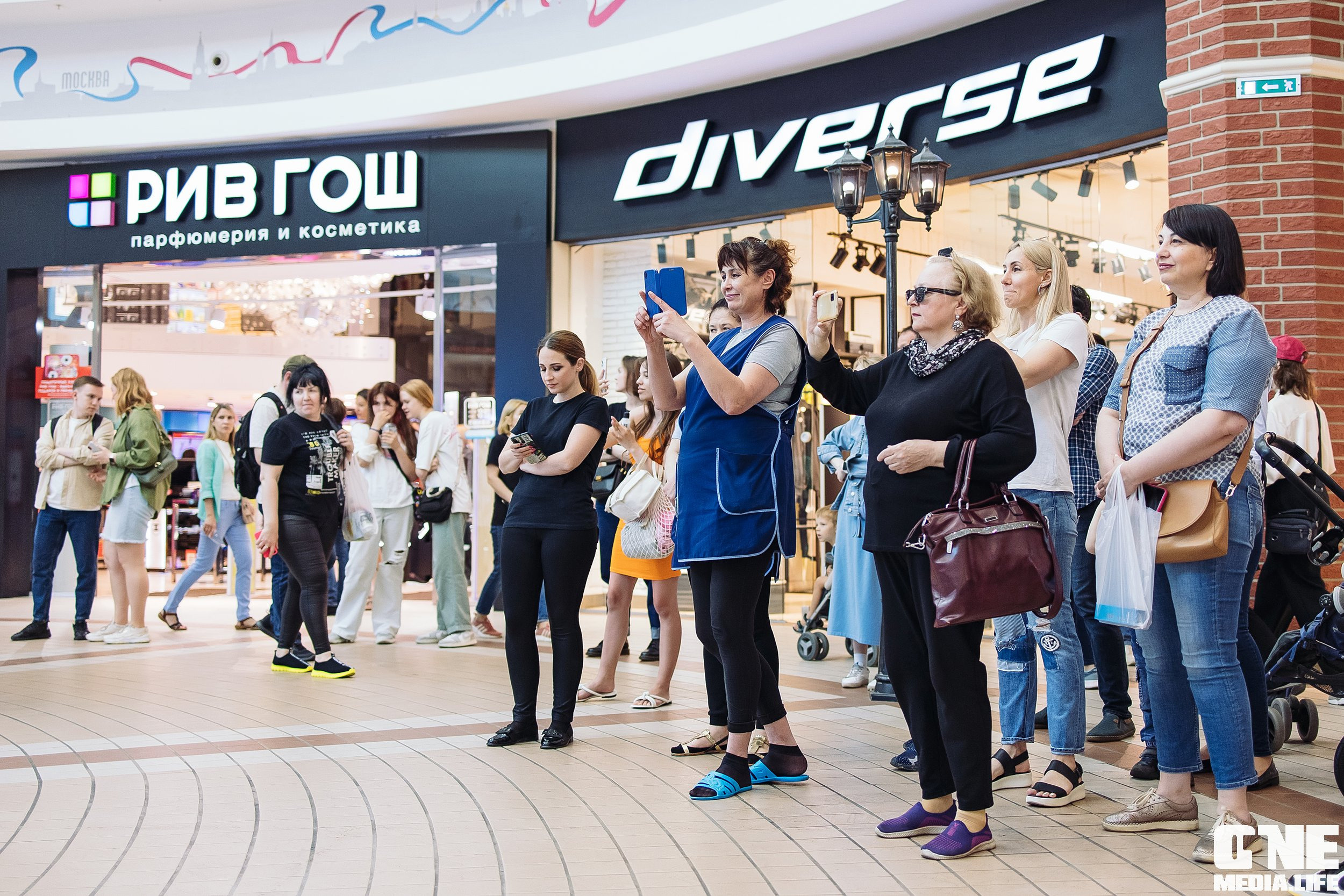 Автограф-сессия с Митей Фоминым. One Media Life: фоторепортажи, фотоотчеты с мероприятий и заведений