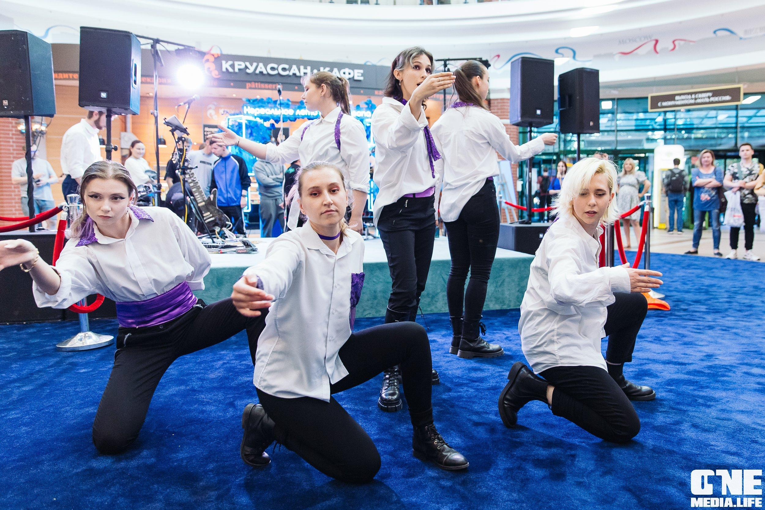 Фотоотчет с «Твой настоящий выпускной» в ТРЦ Европа. One Media Life: фоторепортажи, фотоотчеты с мероприятий и заведений