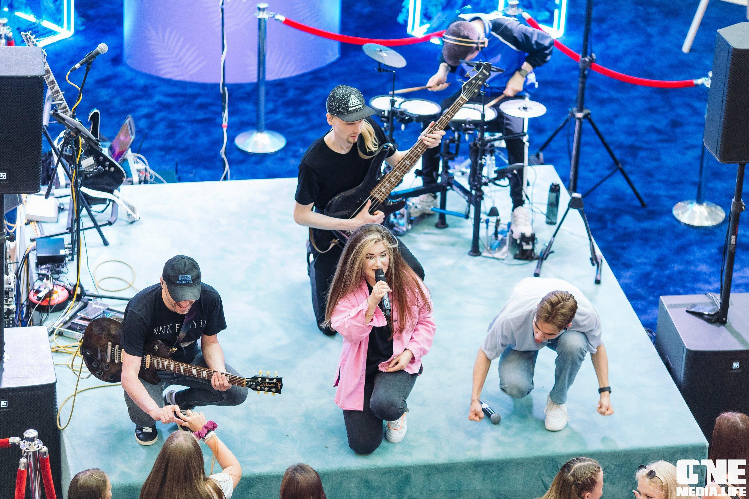 Фотоотчет с «Твой настоящий выпускной» в ТРЦ Европа. One Media Life: фоторепортажи, фотоотчеты с мероприятий и заведений