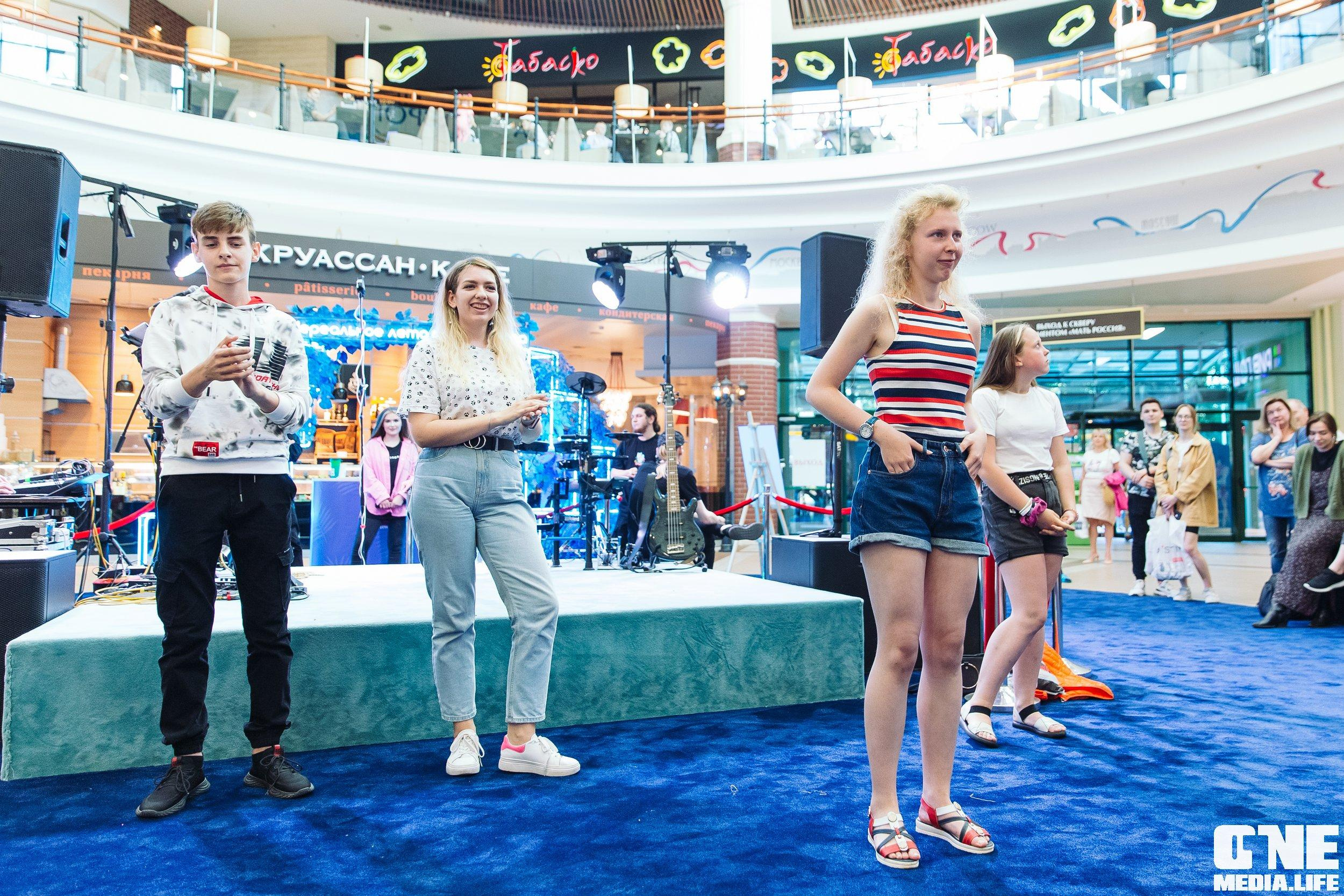 Фотоотчет с «Твой настоящий выпускной» в ТРЦ Европа. One Media Life: фоторепортажи, фотоотчеты с мероприятий и заведений