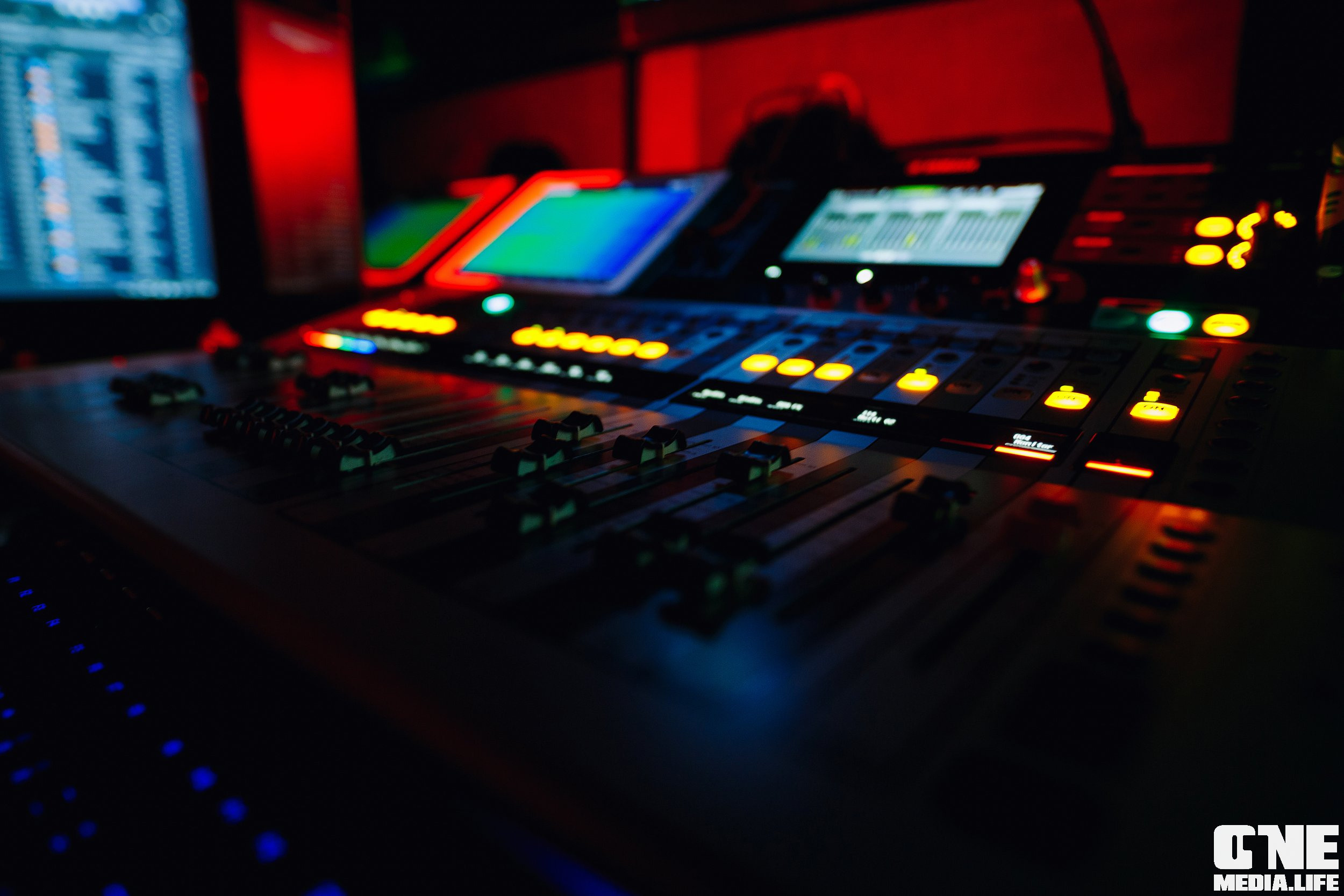 Фоторепортаж из караоке клуба Эйфория. One Media Life: фоторепортажи, фотоотчеты с мероприятий и заведений