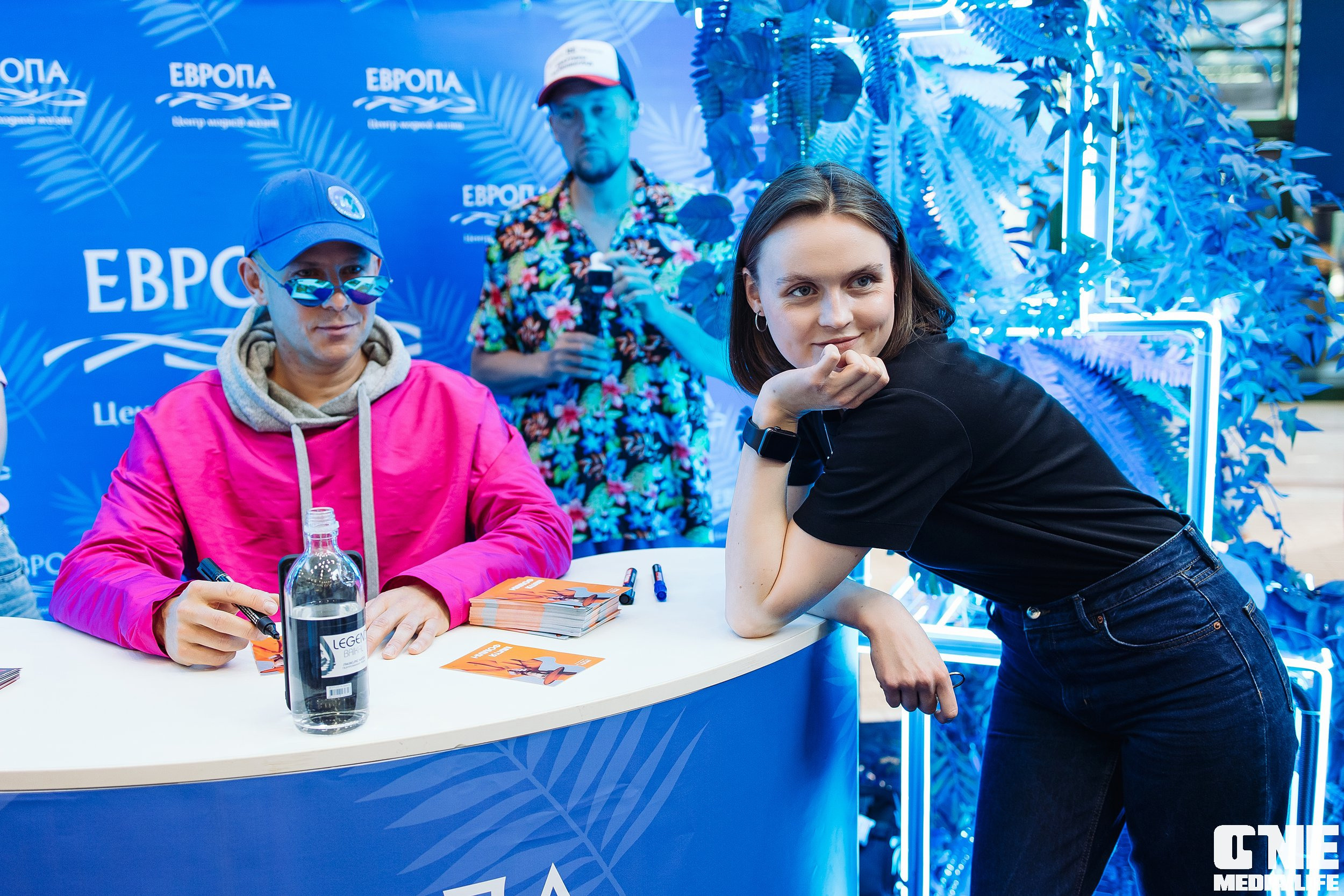 Автограф-сессия с Митей Фоминым. One Media Life: фоторепортажи, фотоотчеты с мероприятий и заведений