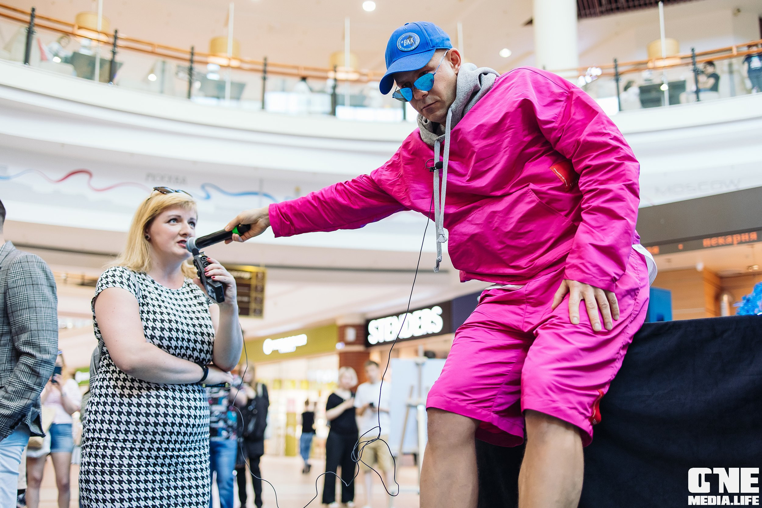 Автограф-сессия с Митей Фоминым. One Media Life: фоторепортажи, фотоотчеты с мероприятий и заведений