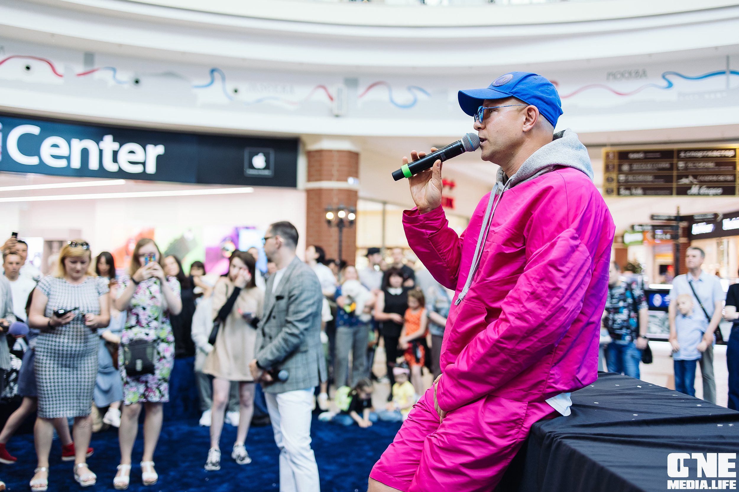 Автограф-сессия с Митей Фоминым. One Media Life: фоторепортажи, фотоотчеты с мероприятий и заведений