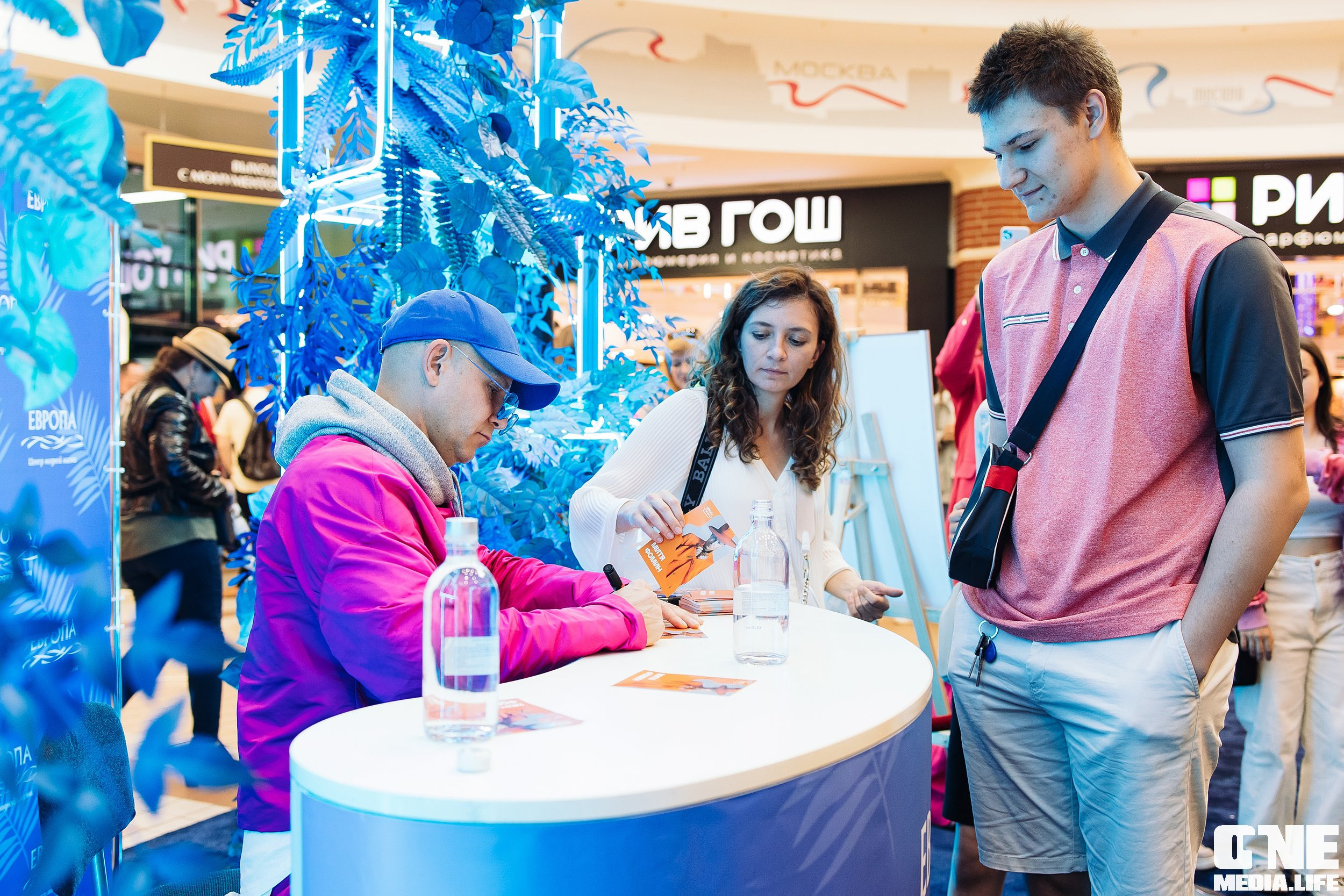 Автограф-сессия с Митей Фоминым. One Media Life: фоторепортажи, фотоотчеты с мероприятий и заведений