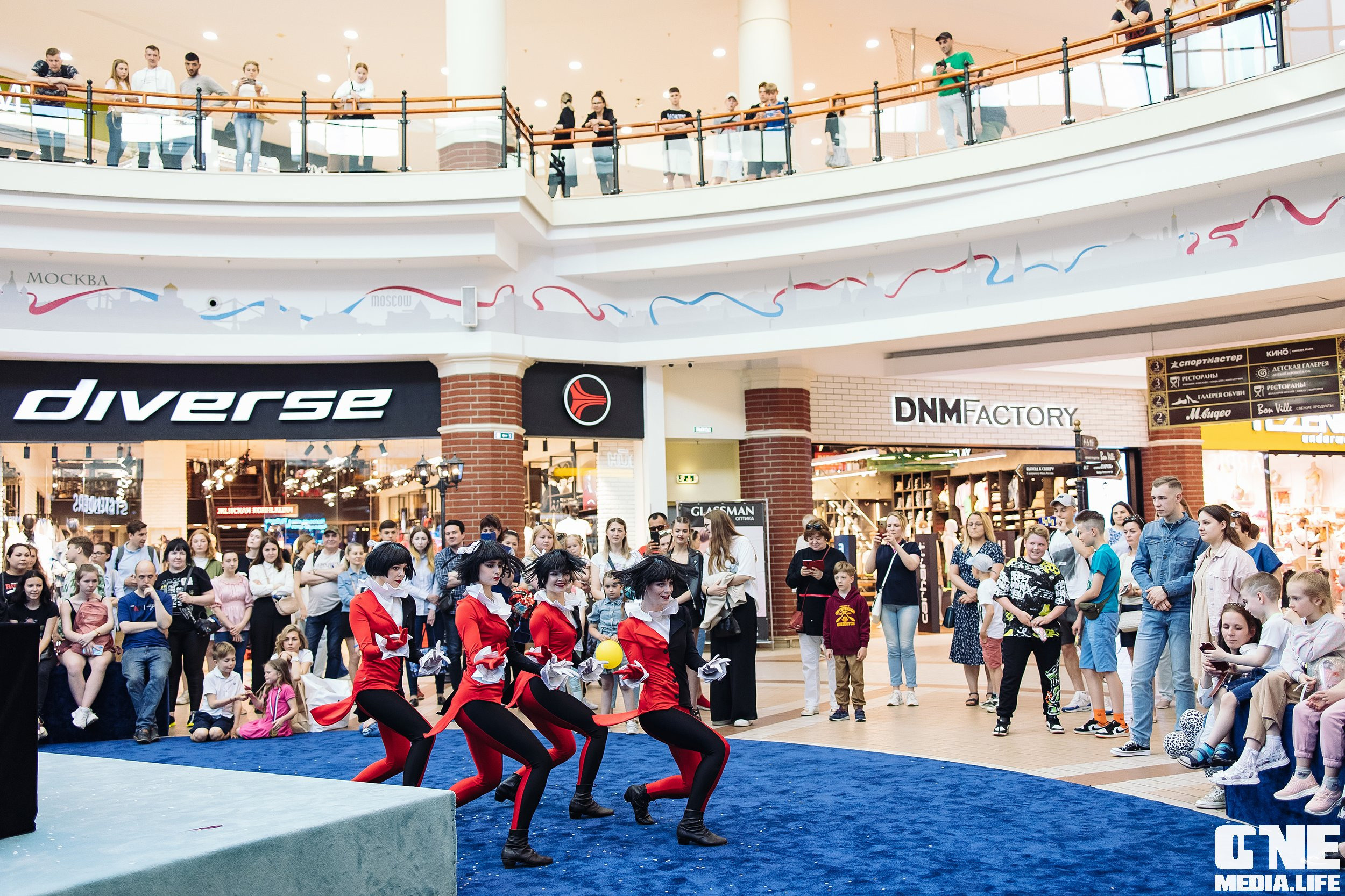 Автограф-сессия с Митей Фоминым. One Media Life: фоторепортажи, фотоотчеты с мероприятий и заведений