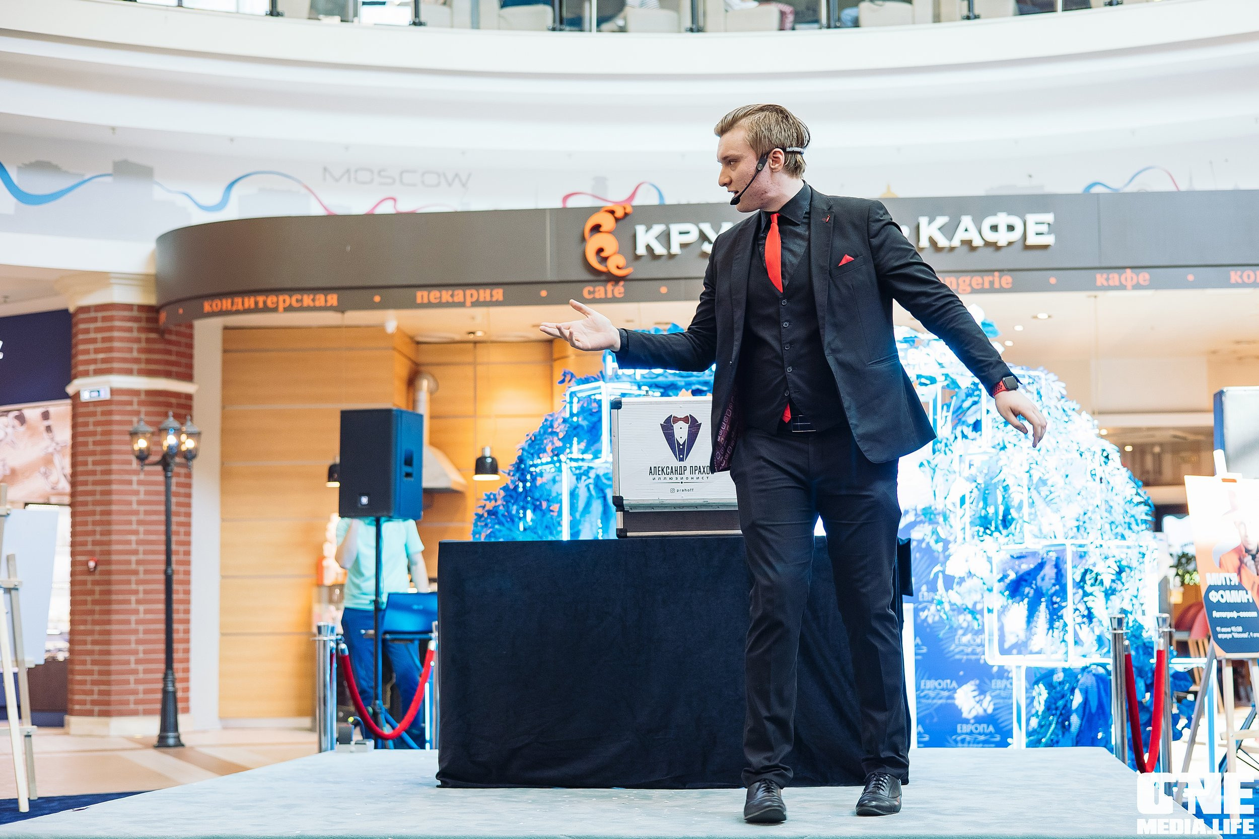 Автограф-сессия с Митей Фоминым. One Media Life: фоторепортажи, фотоотчеты с мероприятий и заведений