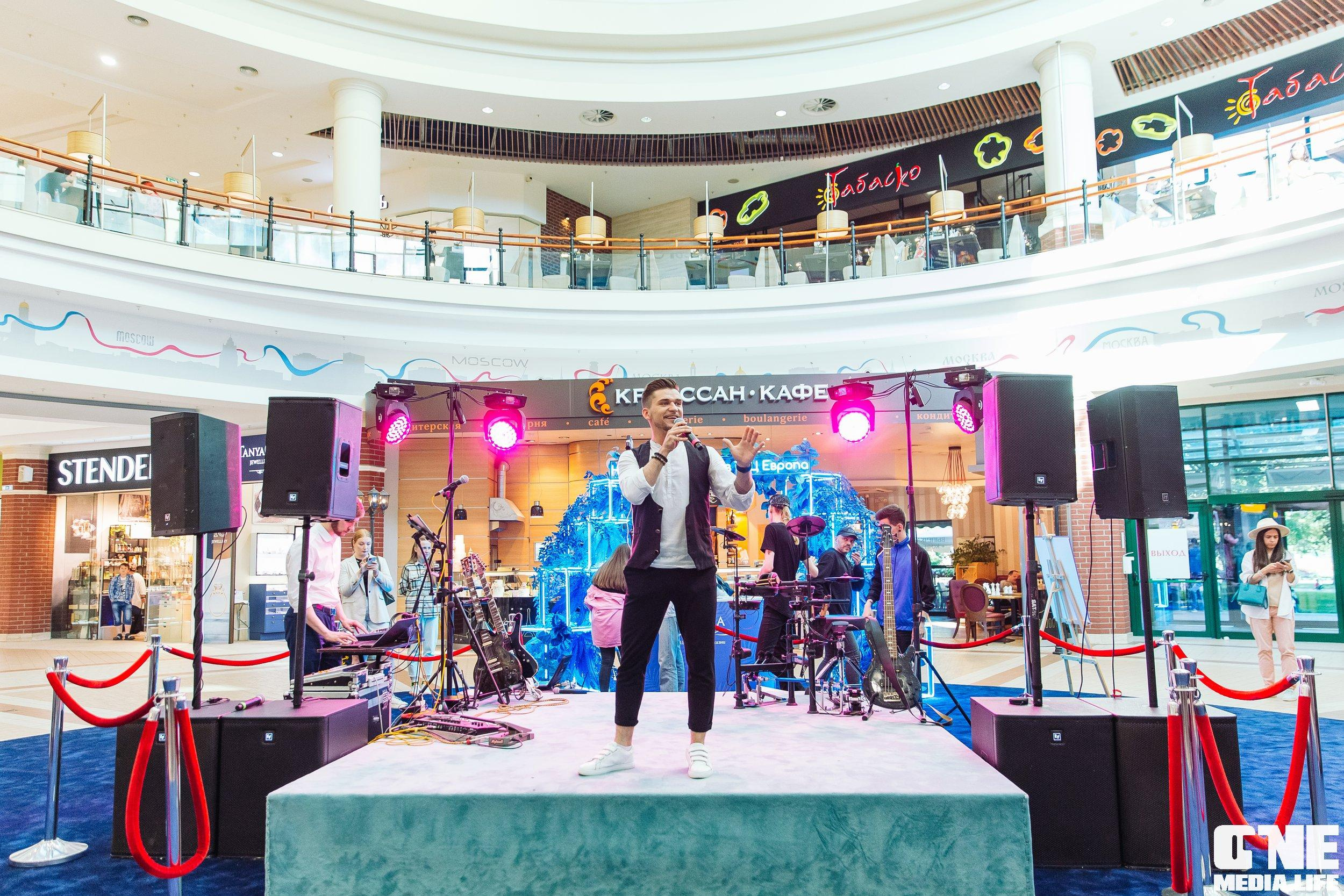 Фотоотчет с «Твой настоящий выпускной» в ТРЦ Европа. One Media Life: фоторепортажи, фотоотчеты с мероприятий и заведений