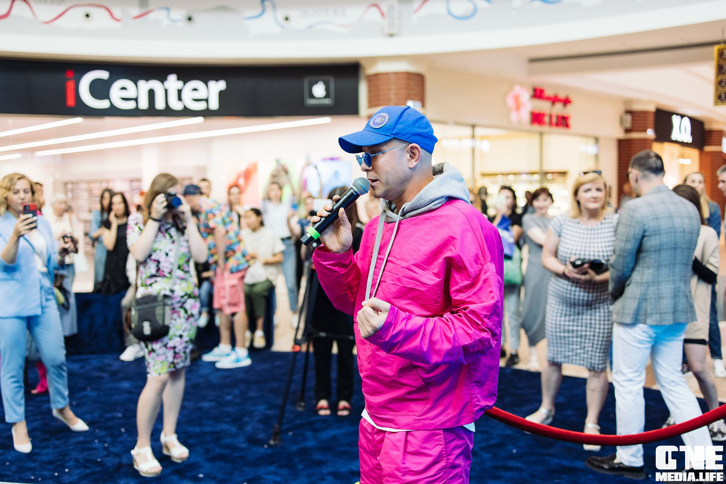 Автограф-сессия с Митей Фоминым. One Media Life: фоторепортажи, фотоотчеты с мероприятий и заведений