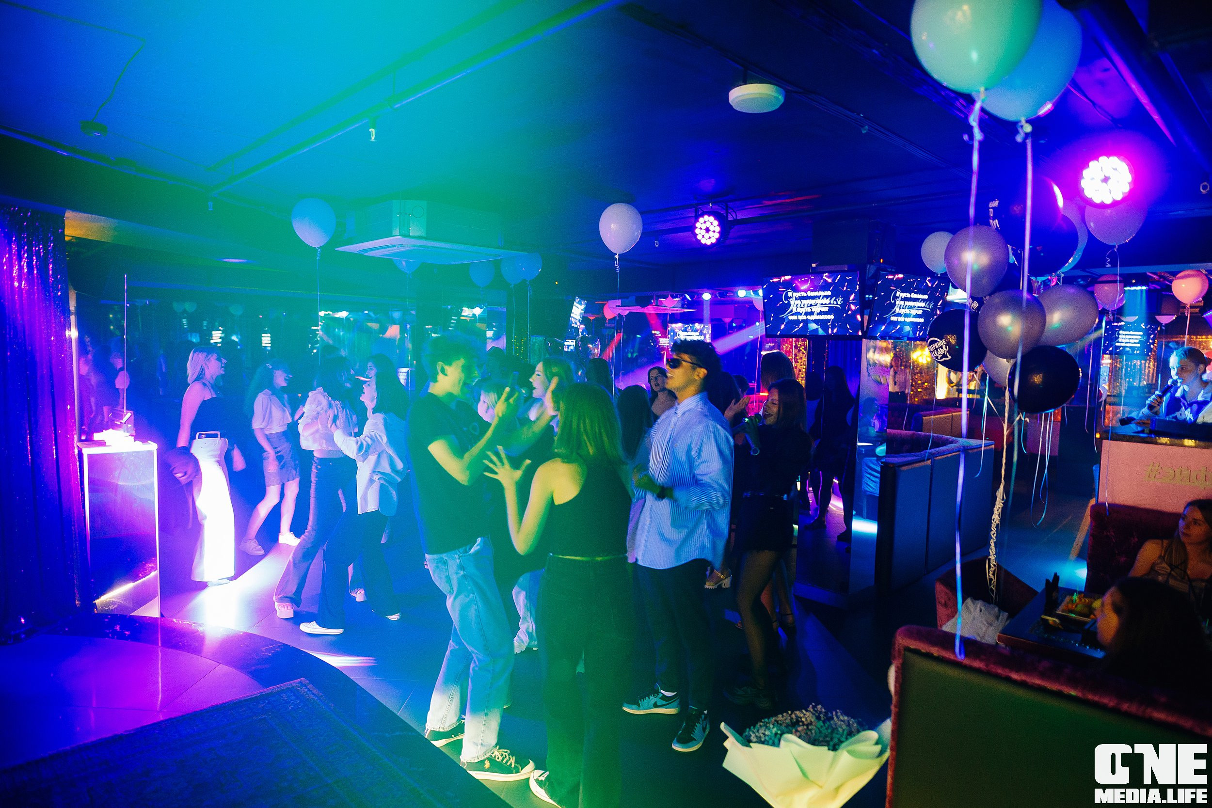 Фоторепортаж из караоке клуба Эйфория. One Media Life: фоторепортажи, фотоотчеты с мероприятий и заведений