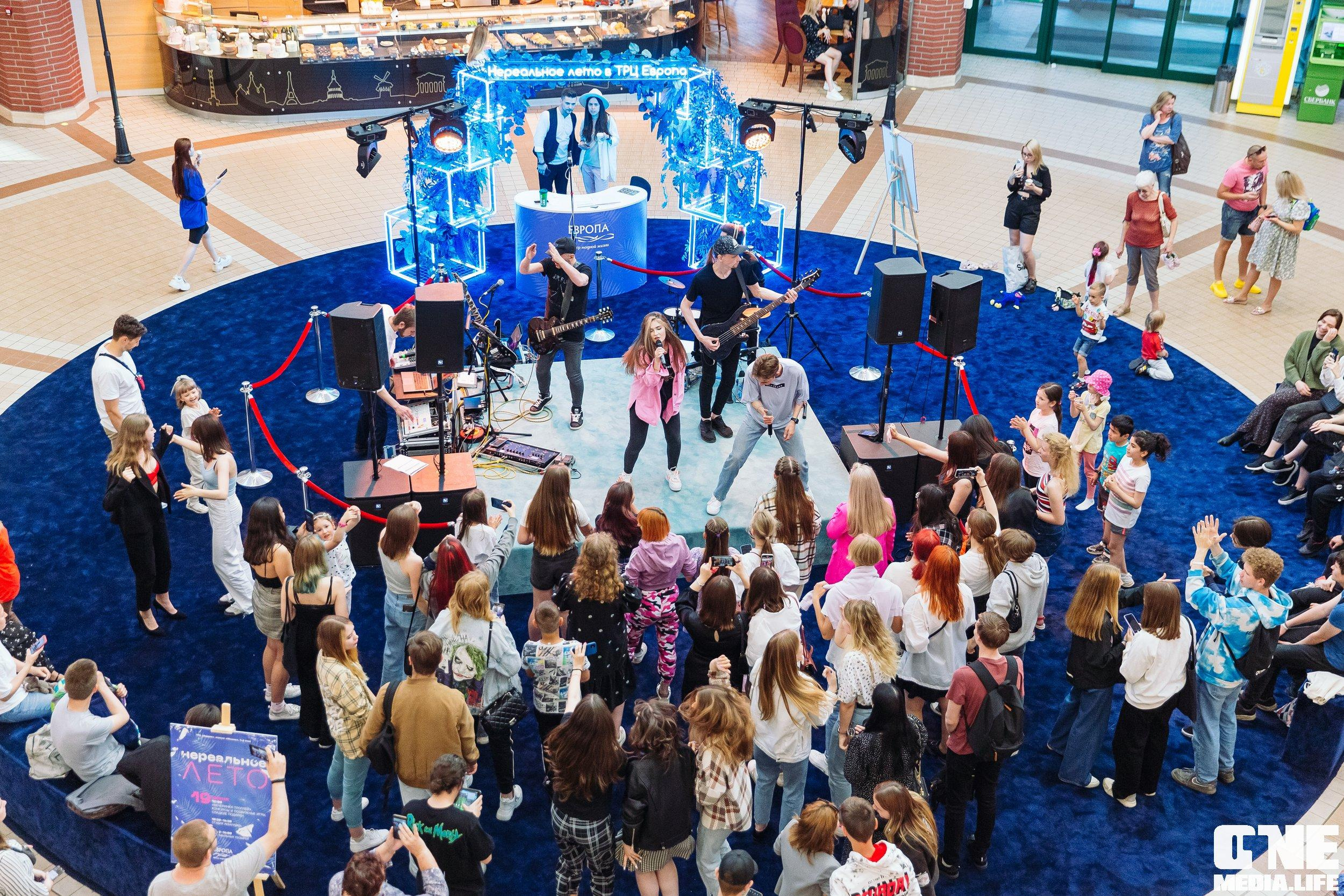 Фотоотчет с «Твой настоящий выпускной» в ТРЦ Европа. One Media Life: фоторепортажи, фотоотчеты с мероприятий и заведений