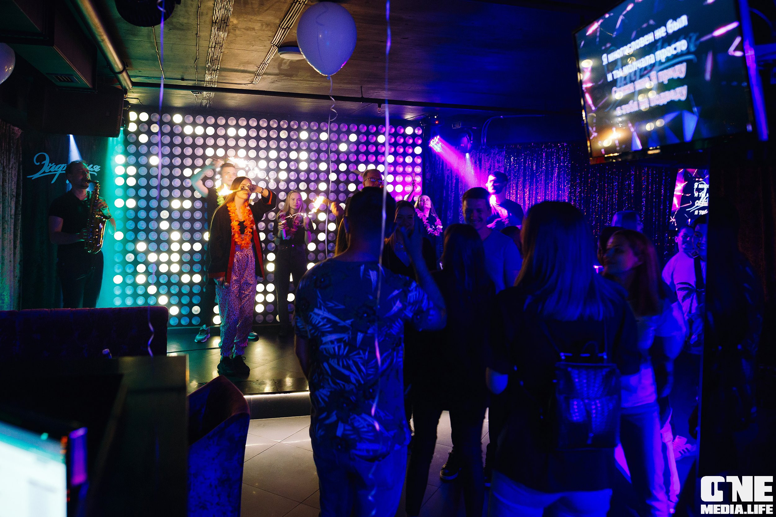 Фотоотчет из караоке клуба Эйфория. One Media Life: фоторепортажи, фотоотчеты с мероприятий и заведений