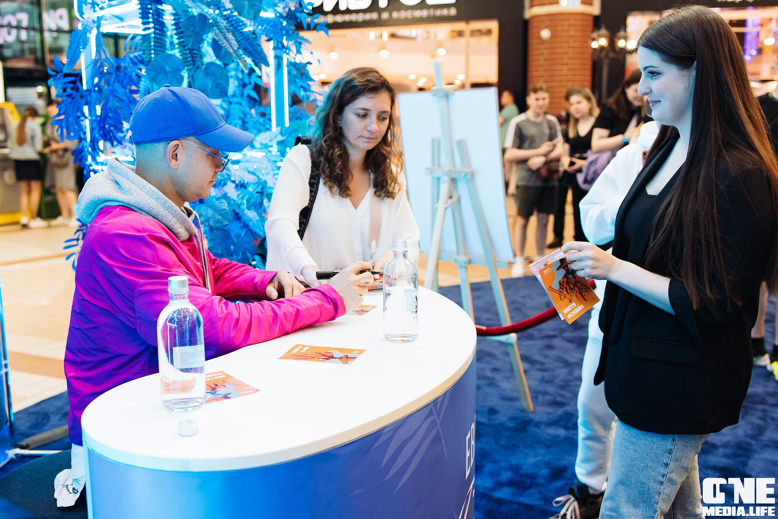 Автограф-сессия с Митей Фоминым. One Media Life: фоторепортажи, фотоотчеты с мероприятий и заведений