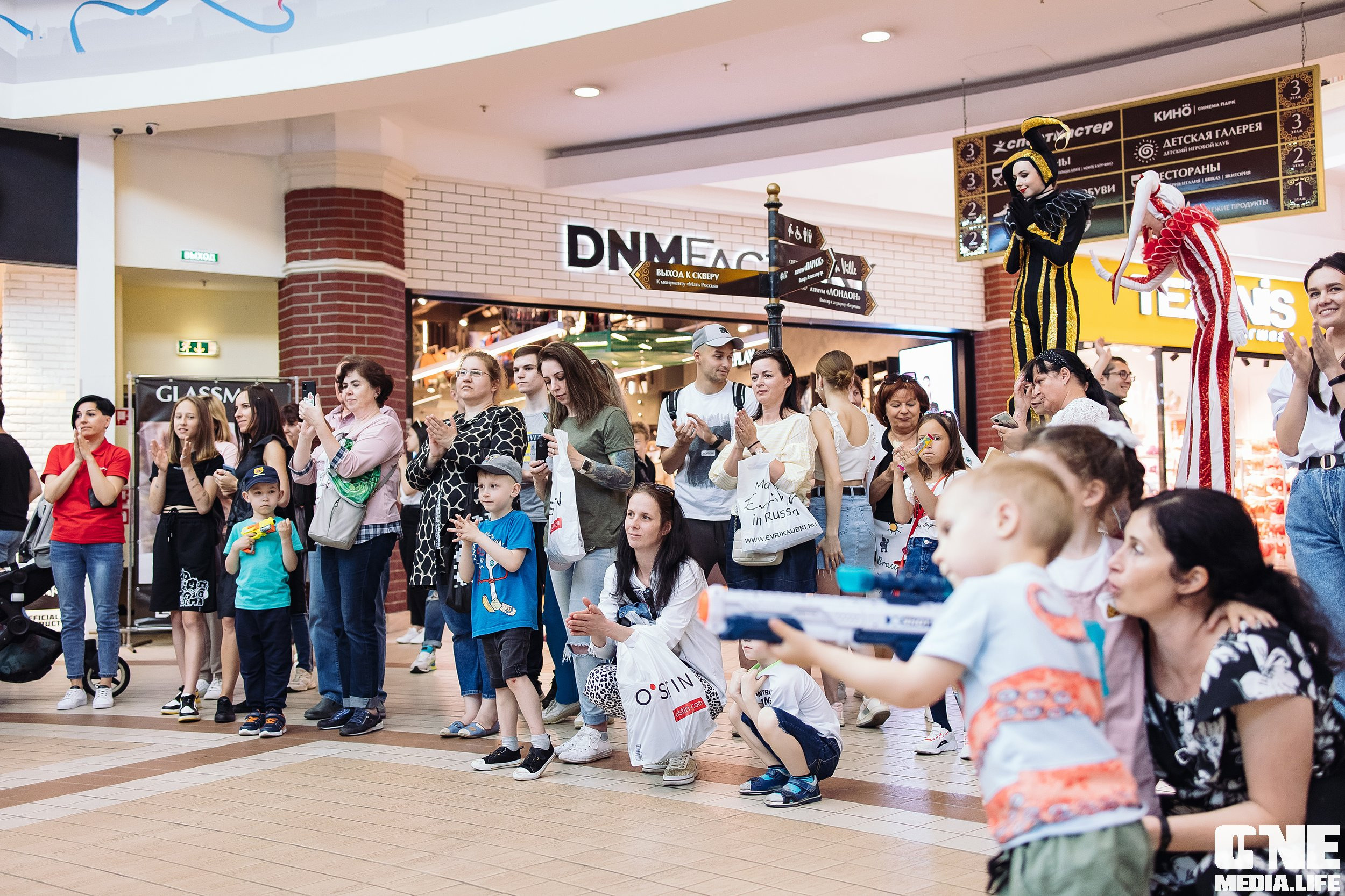Автограф-сессия с Митей Фоминым. One Media Life: фоторепортажи, фотоотчеты с мероприятий и заведений