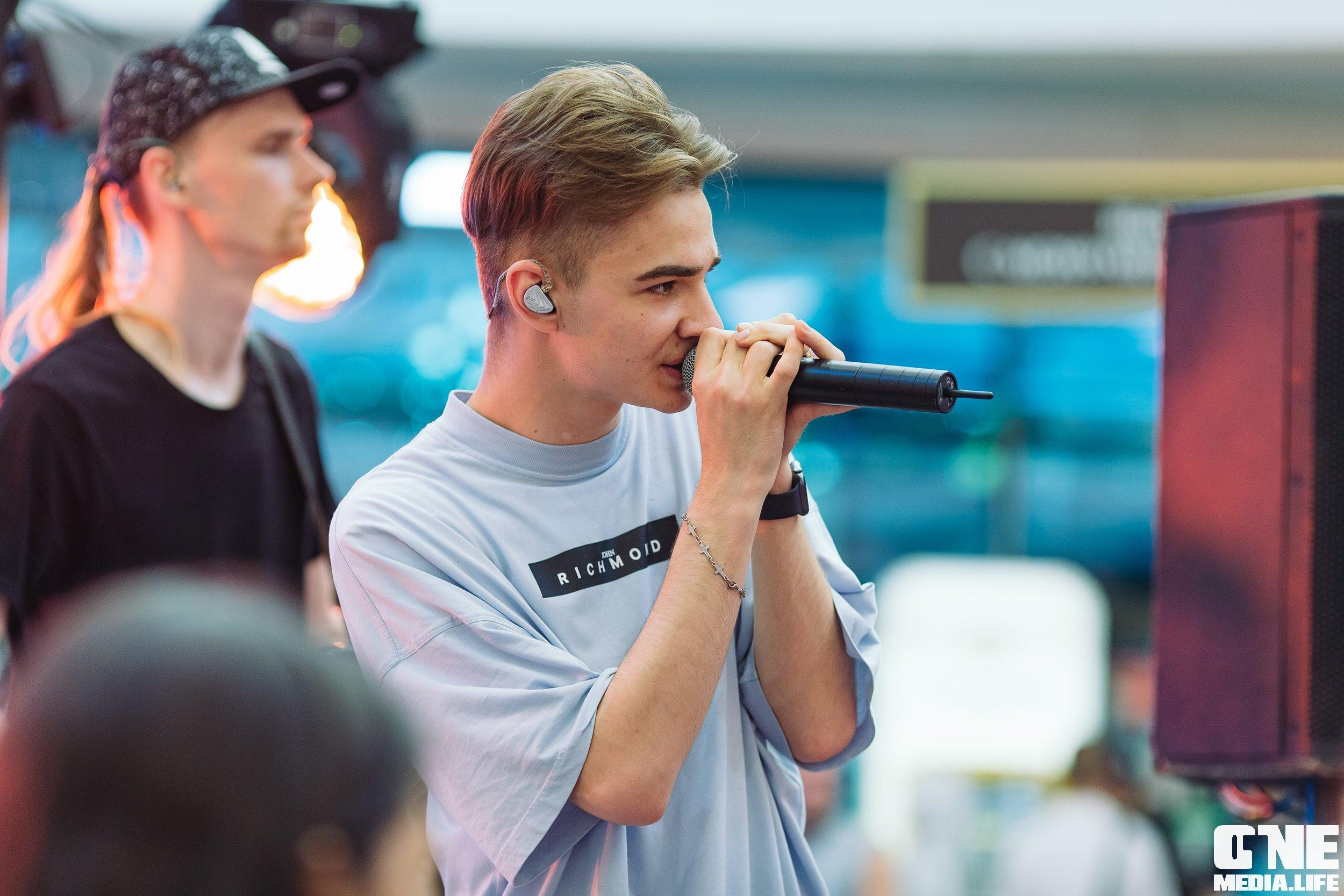 Фотоотчет с «Твой настоящий выпускной» в ТРЦ Европа. One Media Life: фоторепортажи, фотоотчеты с мероприятий и заведений