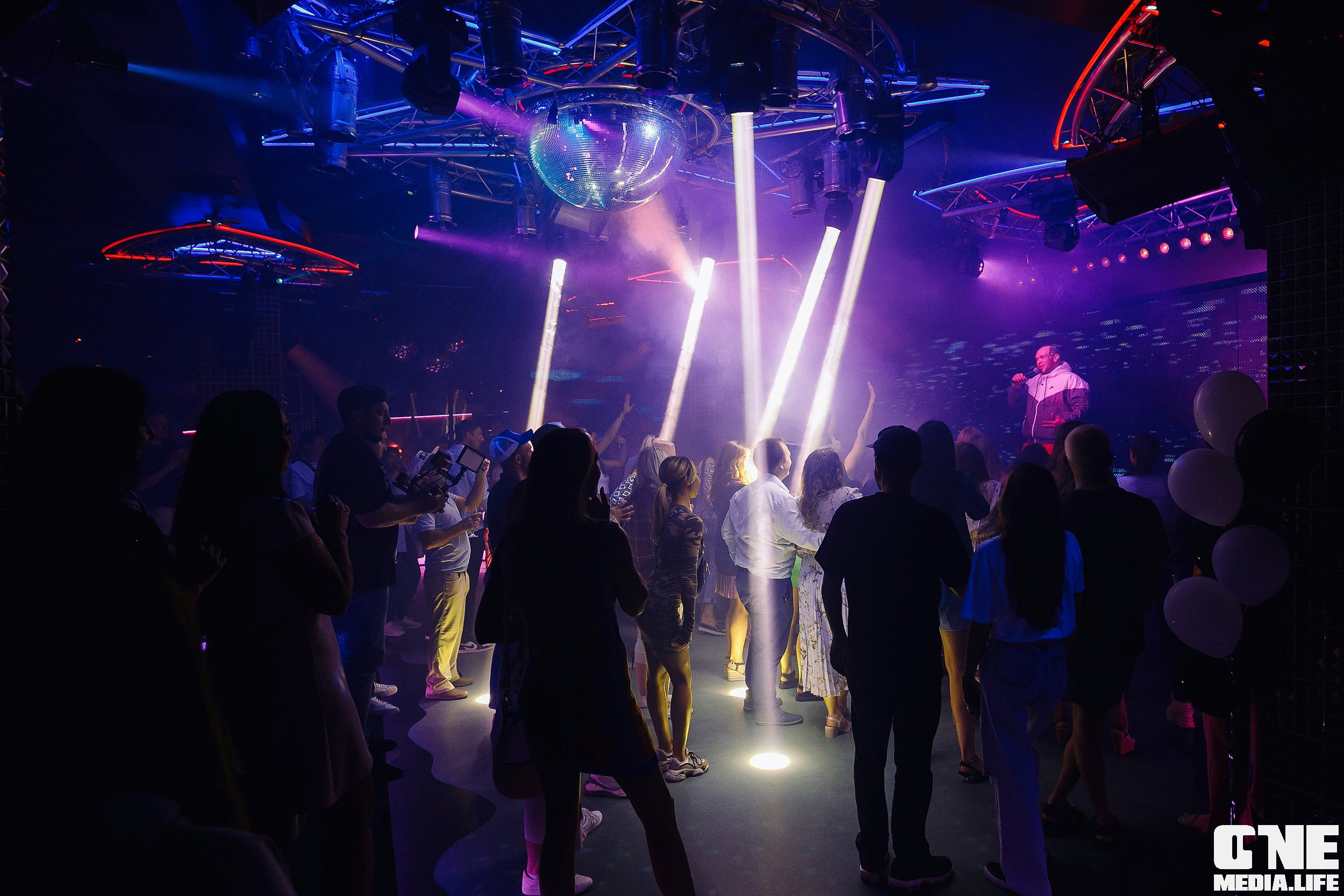 Фотоотчет с концерта Лигалайза в ночном клубе Планета. One Media Life: фоторепортажи, фотоотчеты с мероприятий и заведений