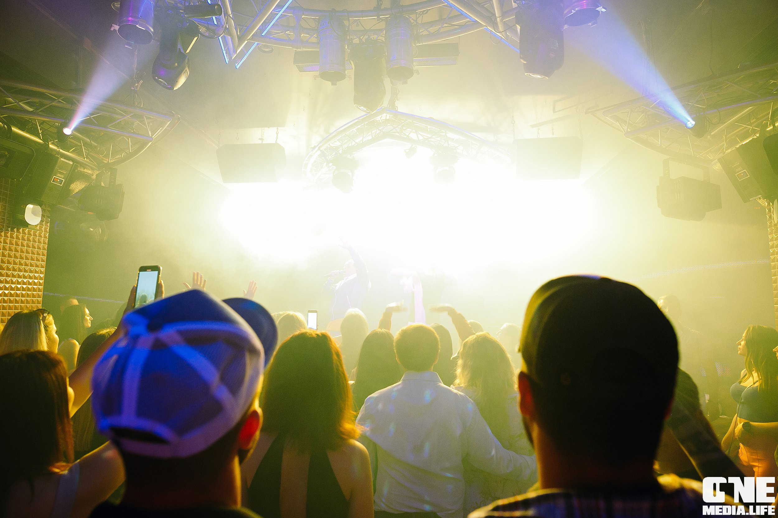 Фотоотчет с концерта Лигалайза в ночном клубе Планета. One Media Life: фоторепортажи, фотоотчеты с мероприятий и заведений