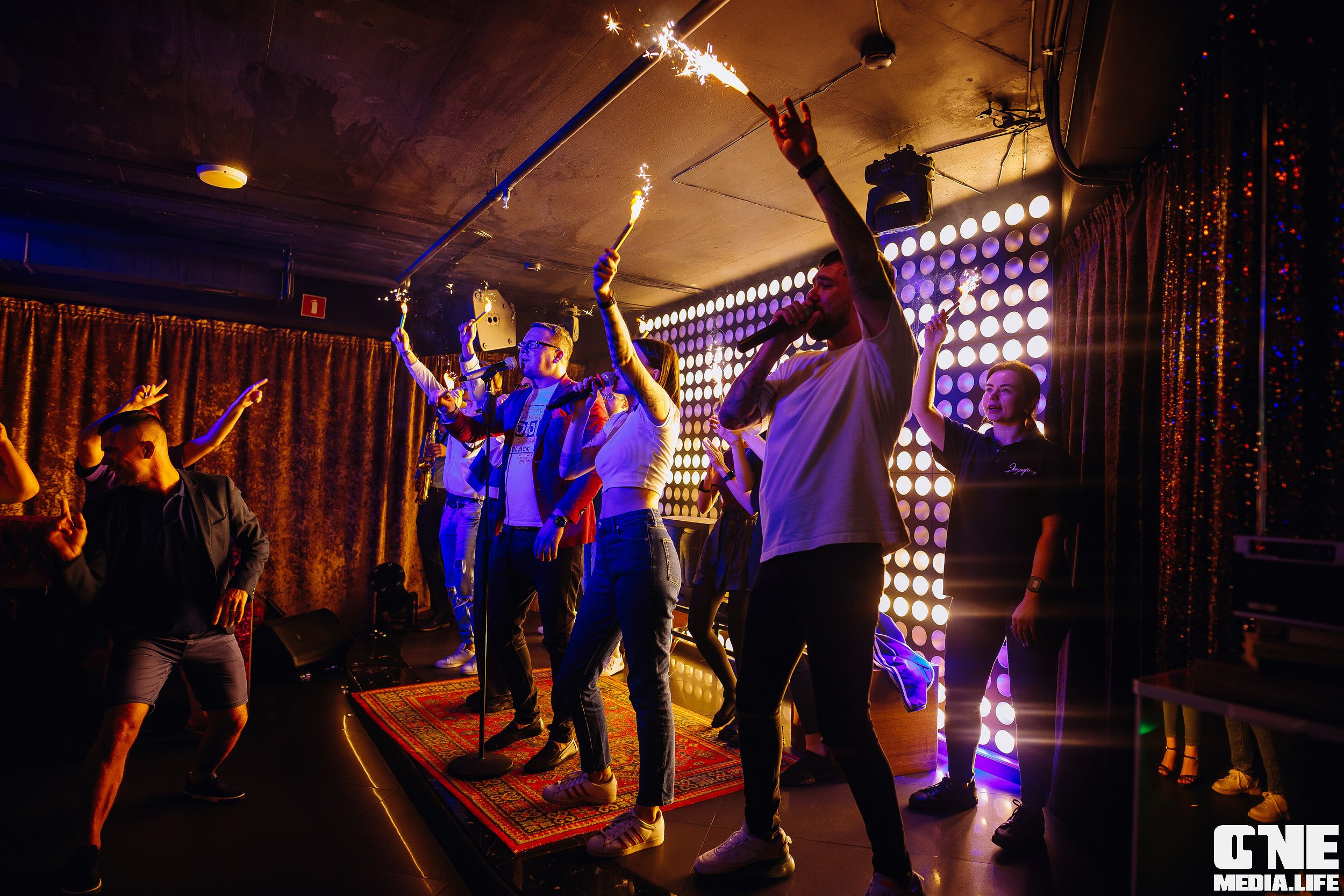 Фотоотчет из караоке-клуба Эйфория. One Media Life: фоторепортажи, фотоотчеты с мероприятий и заведений