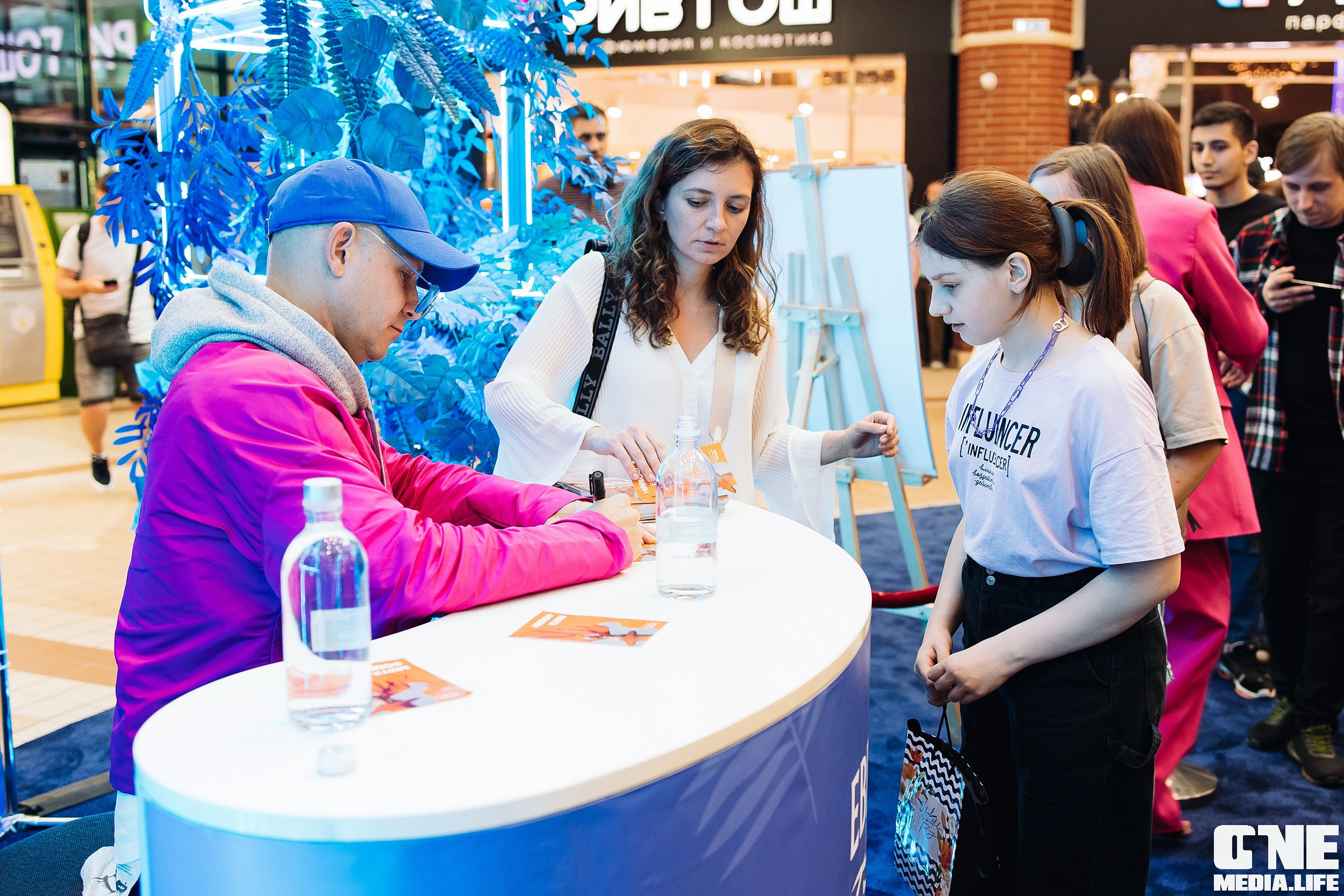 Автограф-сессия с Митей Фоминым. One Media Life: фоторепортажи, фотоотчеты с мероприятий и заведений