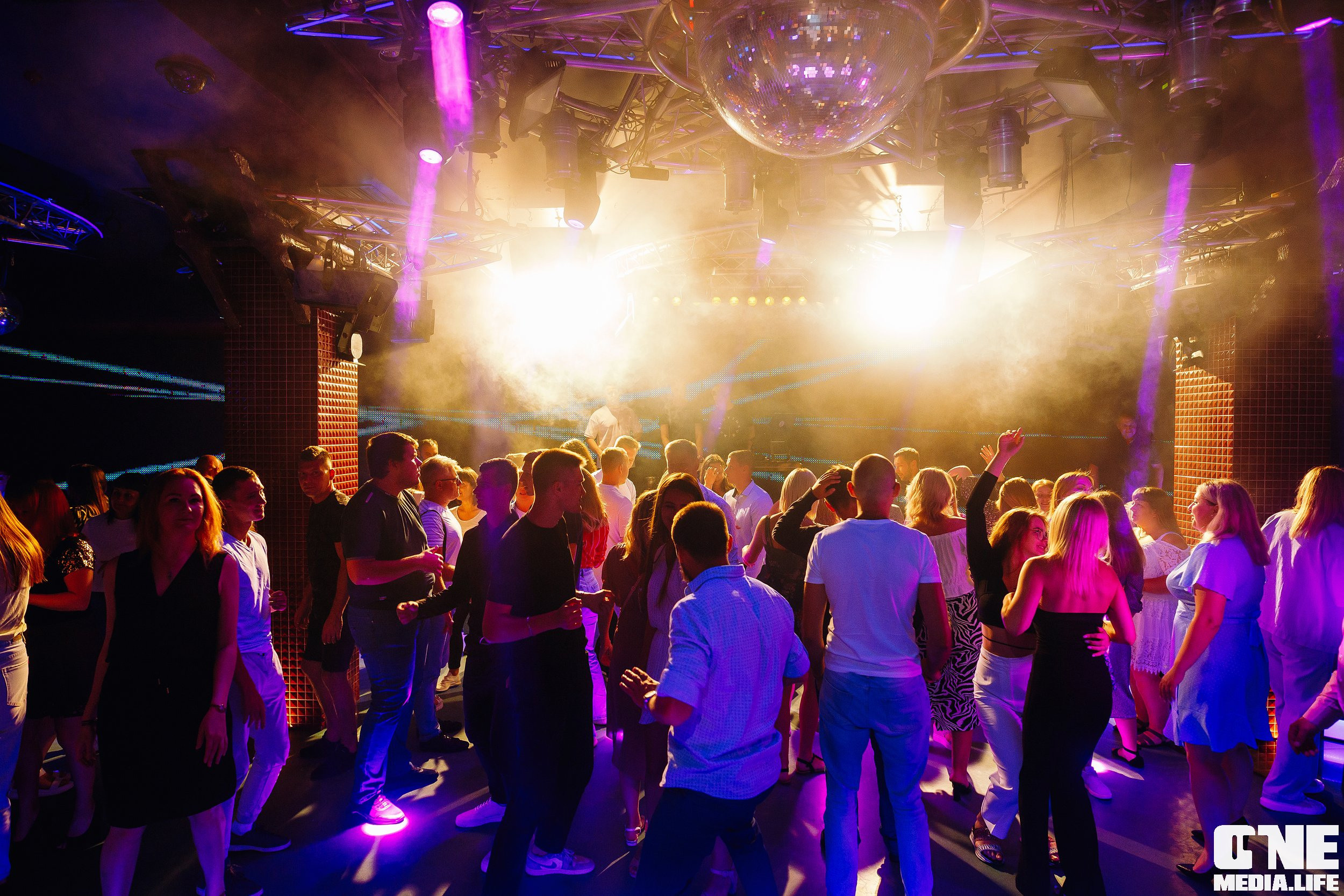 Фоторепортаж из ночного клуба Планета. One Media Life: фоторепортажи, фотоотчеты с мероприятий и заведений