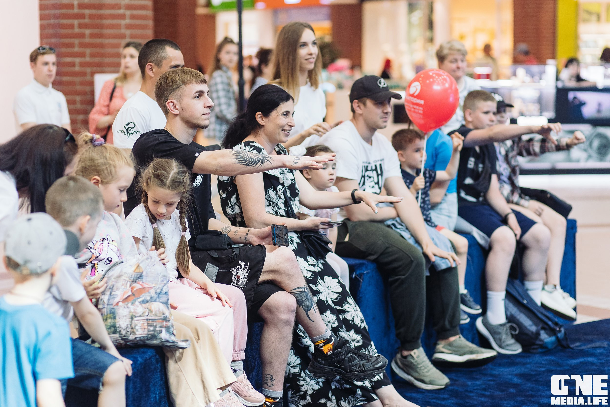 Автограф-сессия с Митей Фоминым. One Media Life: фоторепортажи, фотоотчеты с мероприятий и заведений