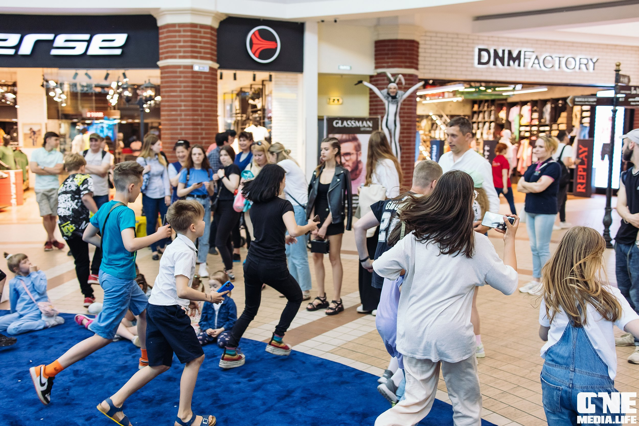 Автограф-сессия с Митей Фоминым. One Media Life: фоторепортажи, фотоотчеты с мероприятий и заведений