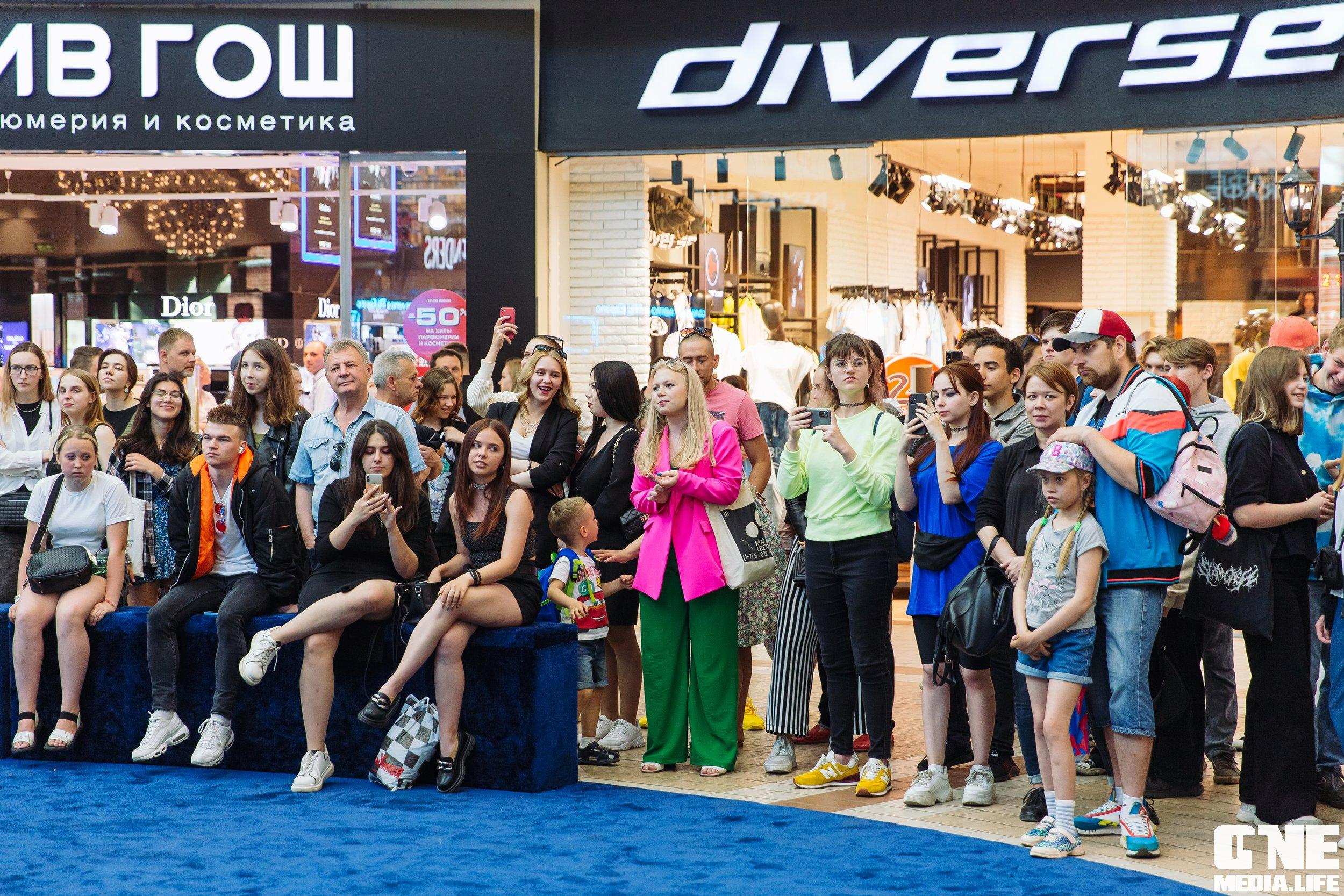 Фотоотчет с «Твой настоящий выпускной» в ТРЦ Европа. One Media Life: фоторепортажи, фотоотчеты с мероприятий и заведений