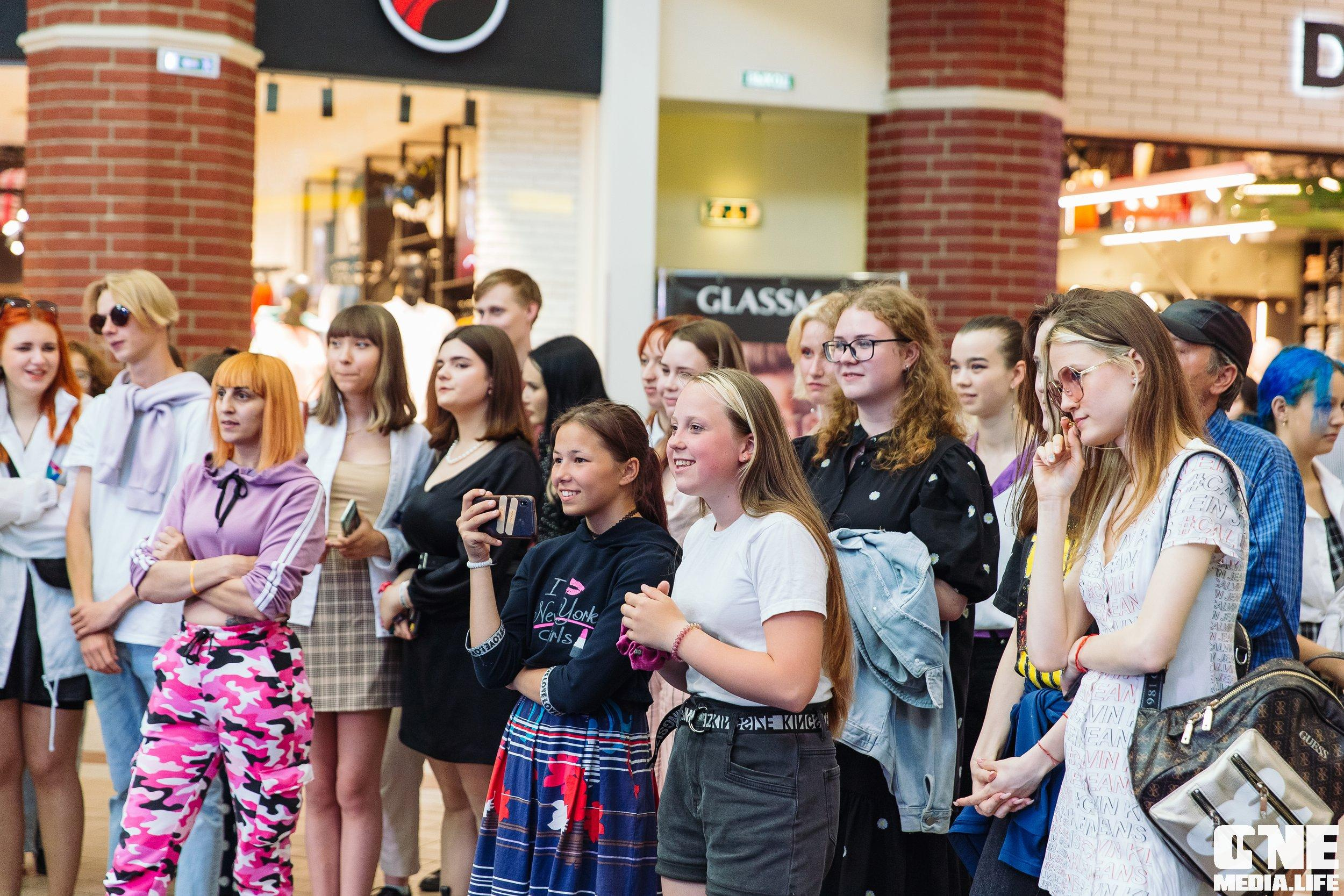 Фотоотчет с «Твой настоящий выпускной» в ТРЦ Европа. One Media Life: фоторепортажи, фотоотчеты с мероприятий и заведений