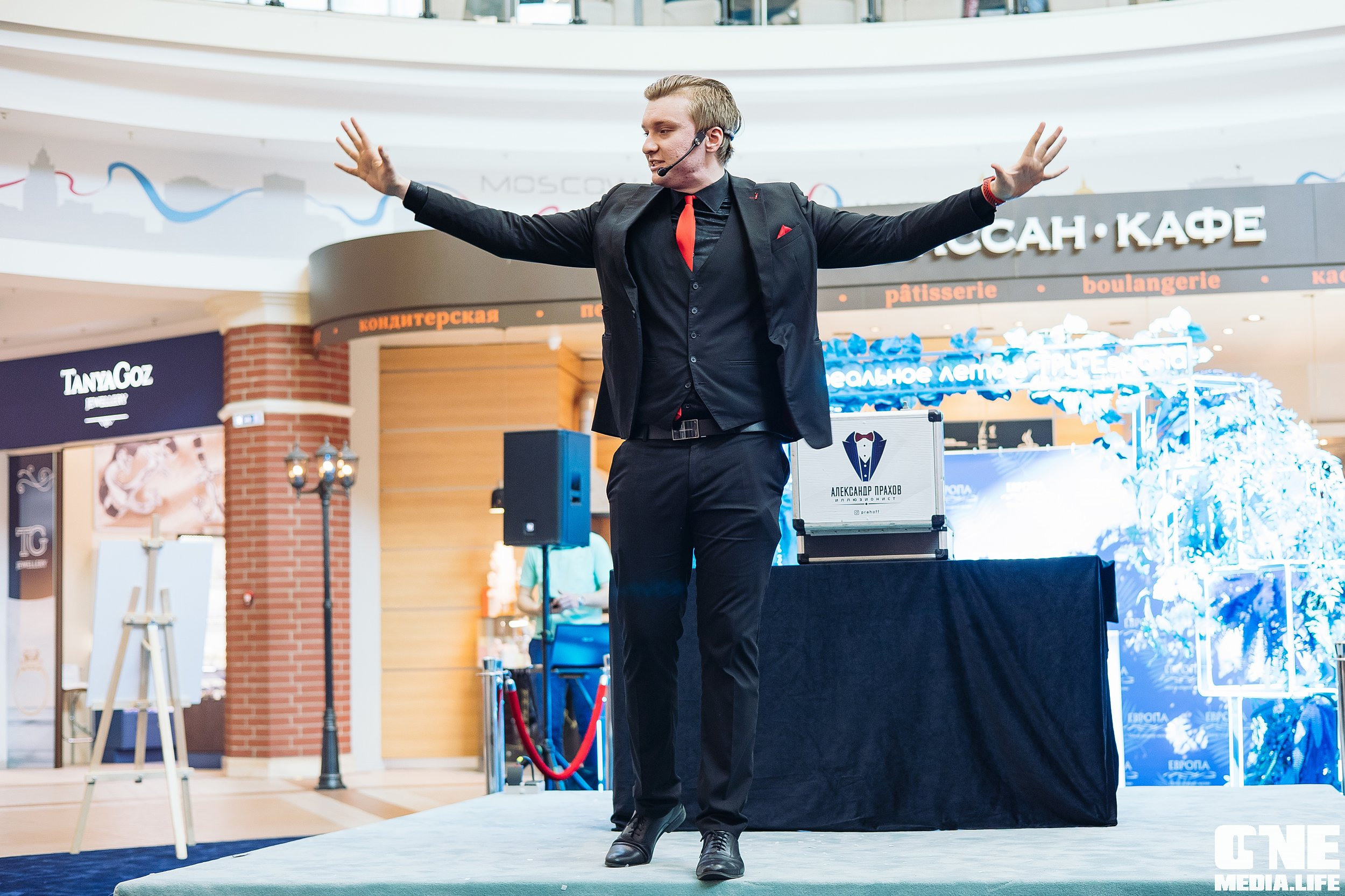 Автограф-сессия с Митей Фоминым. One Media Life: фоторепортажи, фотоотчеты с мероприятий и заведений