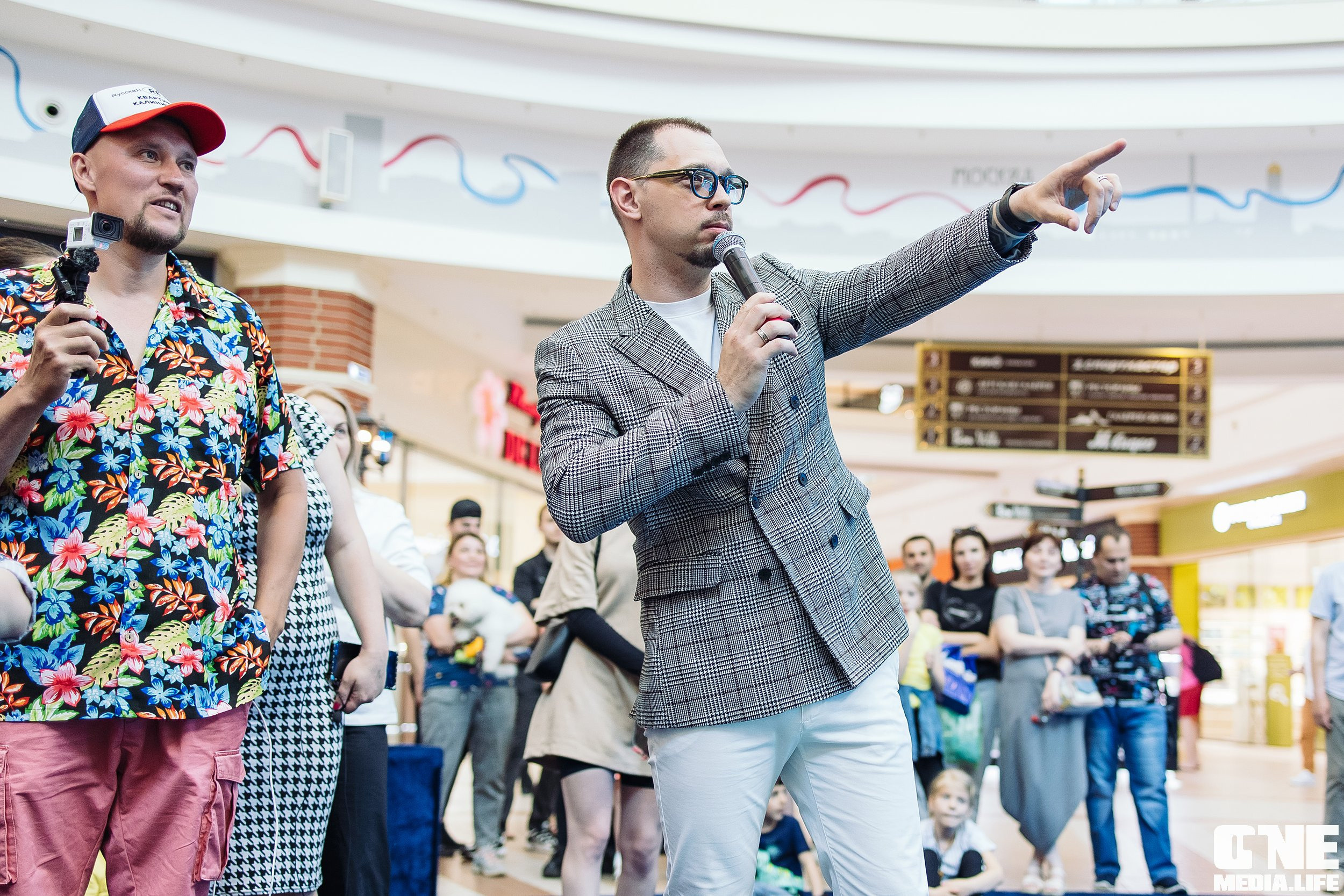 Автограф-сессия с Митей Фоминым. One Media Life: фоторепортажи, фотоотчеты с мероприятий и заведений